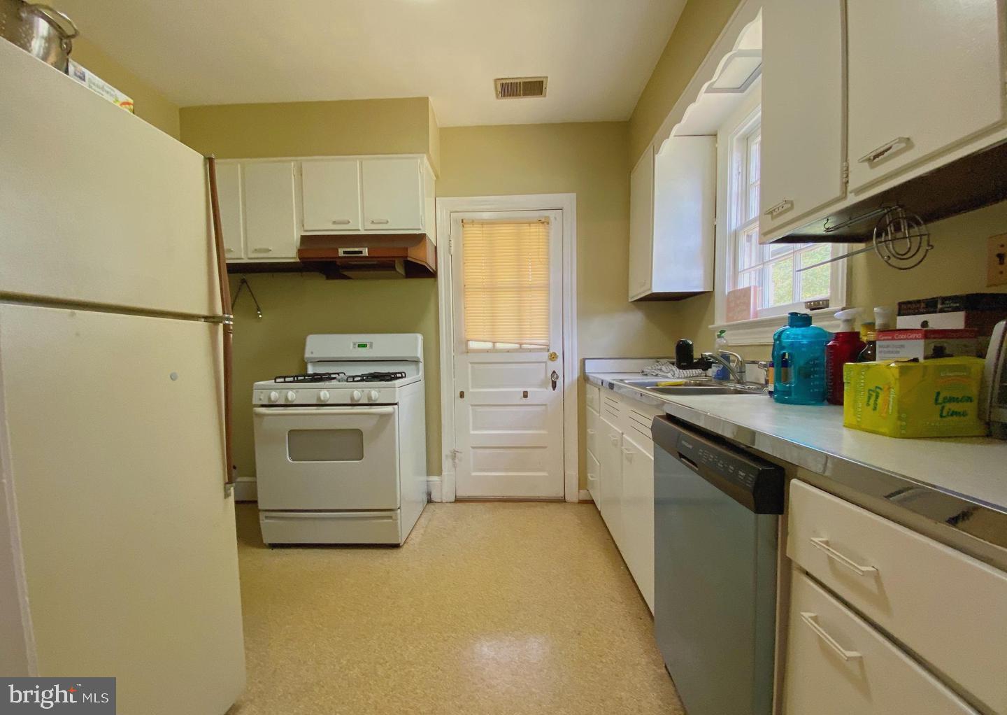 LYON VILLAGE - Residential Lease