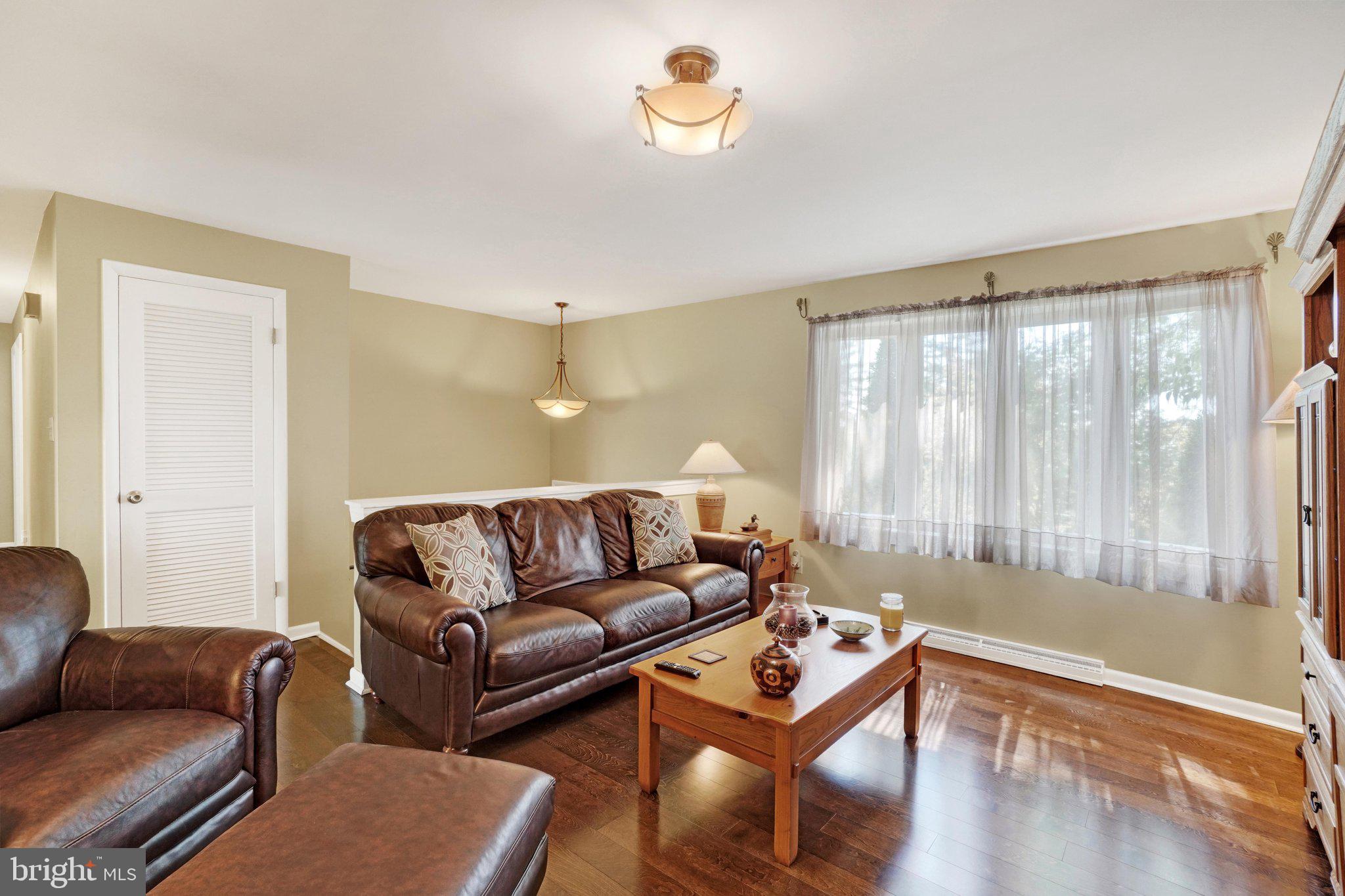 1911 OAKLEY DRIVE