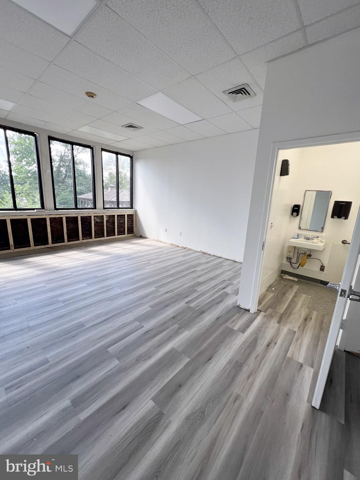 NOTTINGHAM - Commercial Sale