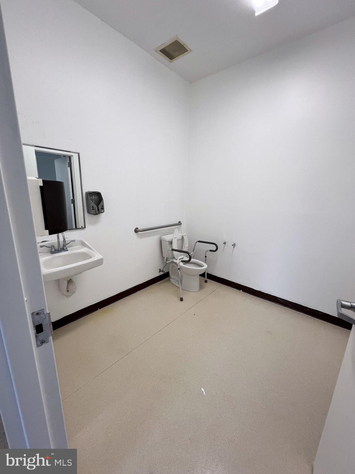 NOTTINGHAM - Commercial Sale