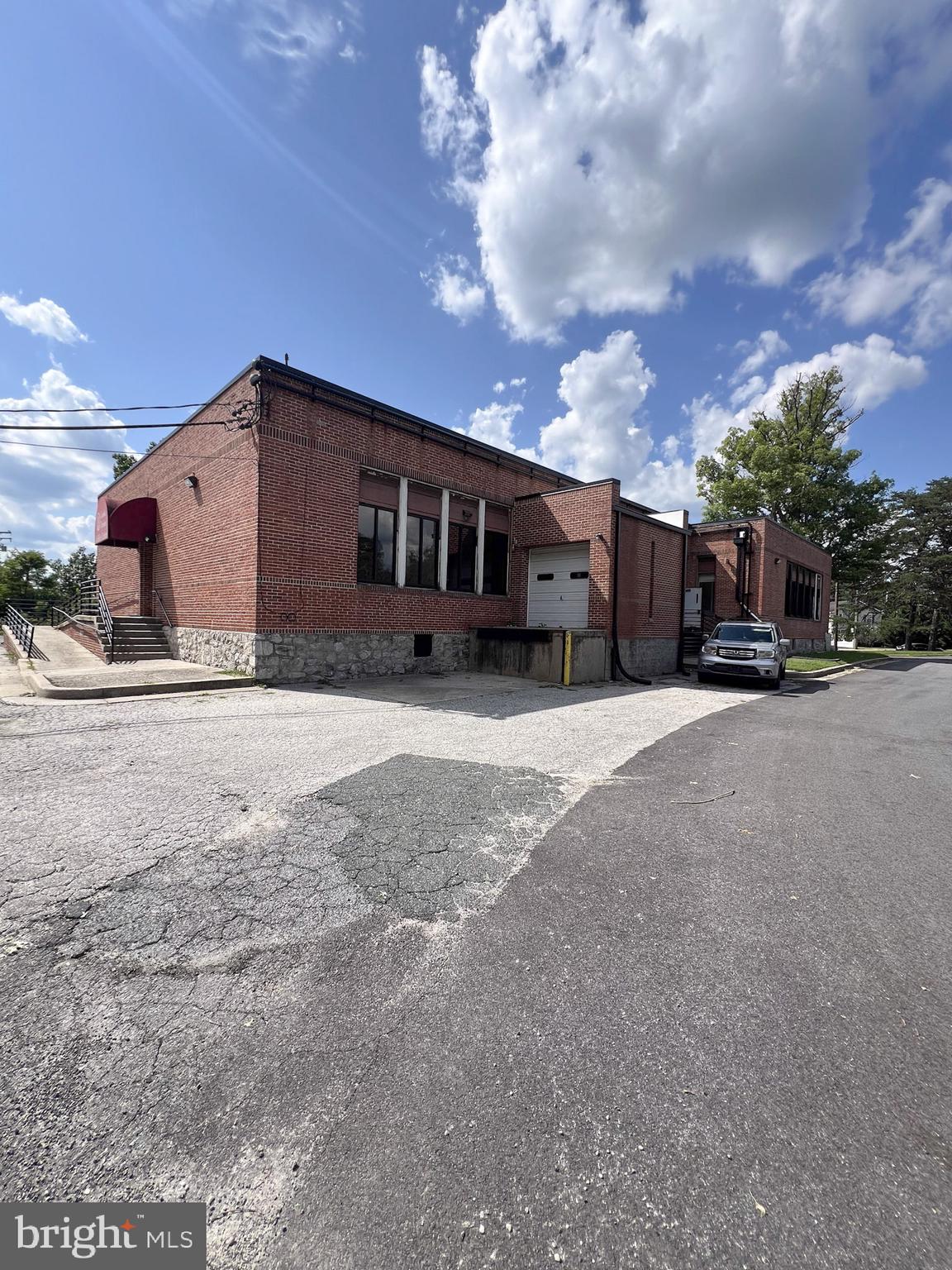 NOTTINGHAM - Commercial Sale