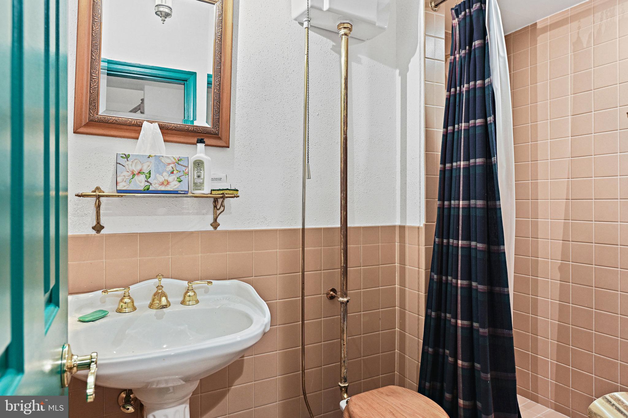 VALEWOOD MANOR - Residential