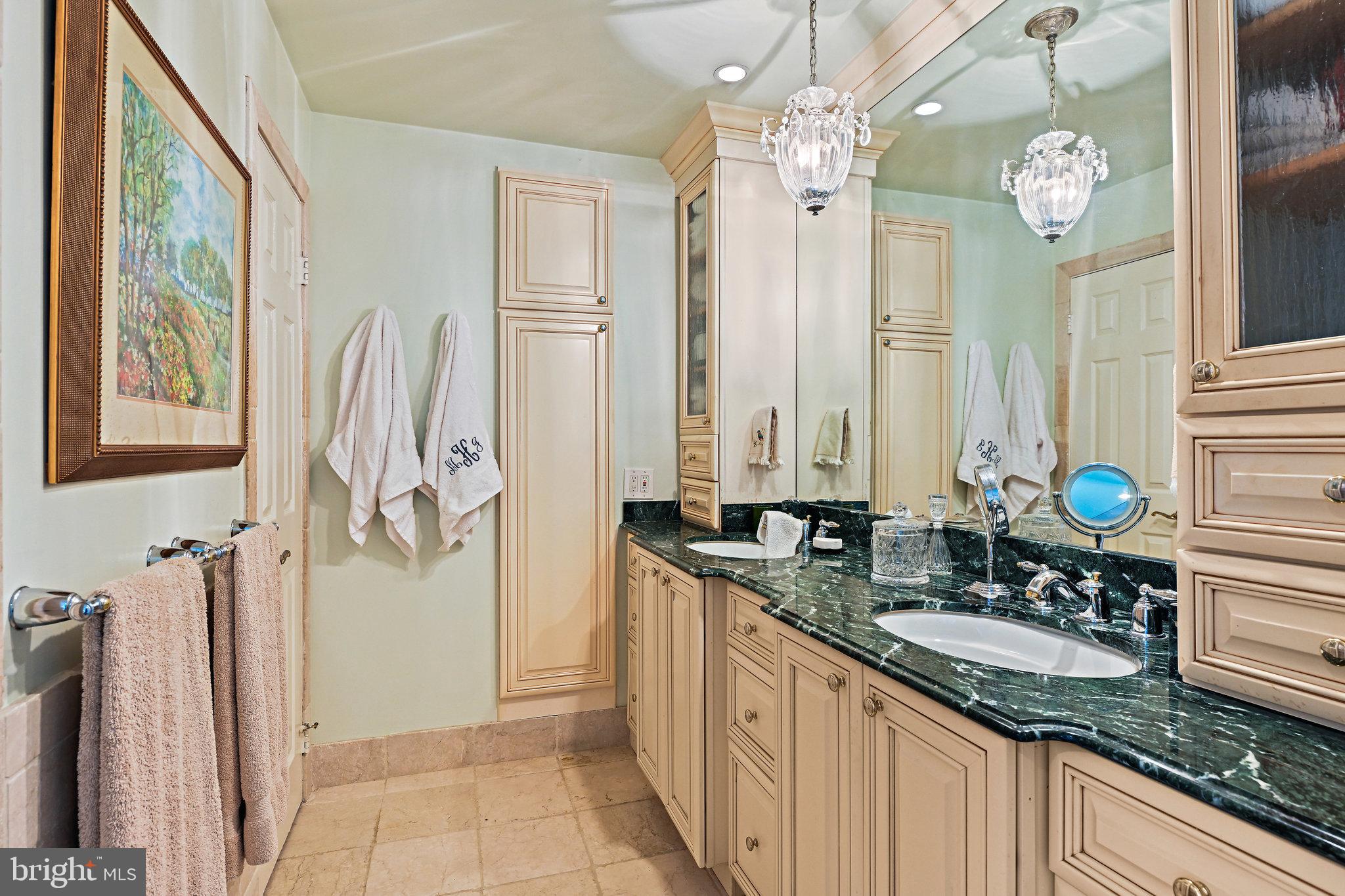 VALEWOOD MANOR - Residential