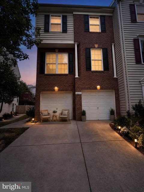 Townhouse For Rent - 4663 Flatlick Branch Drive<br/> CHANTILLY, VA 20151