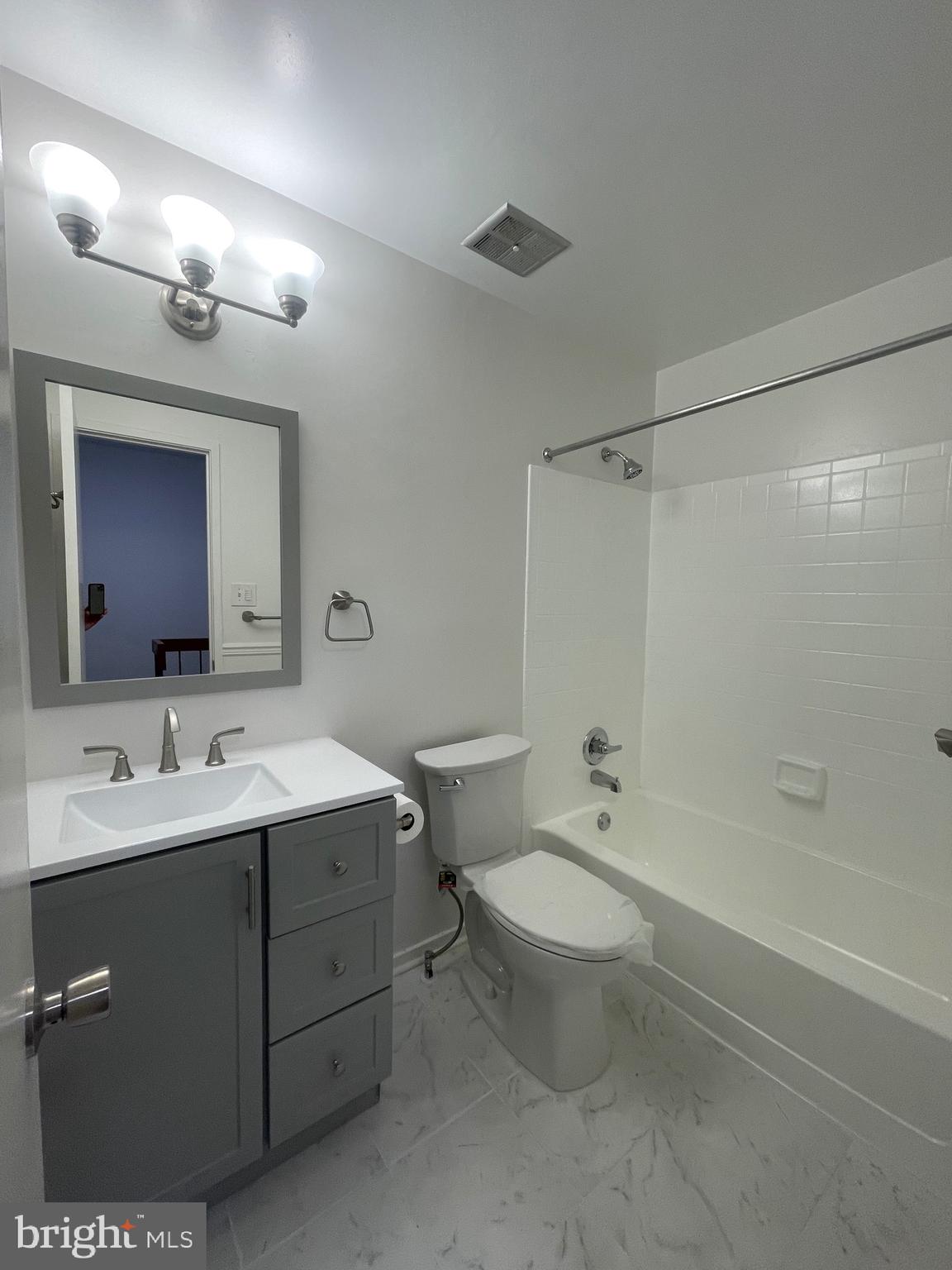 OAKWOOD COMMONS AT BURKE - Residential Lease