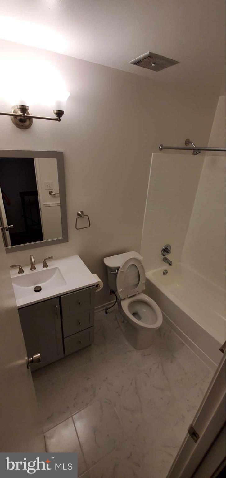 OAKWOOD COMMONS AT BURKE - Residential Lease