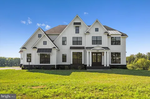 38880 Avery Oaks Lane, Hamilton, VA MLS: VALO2090028