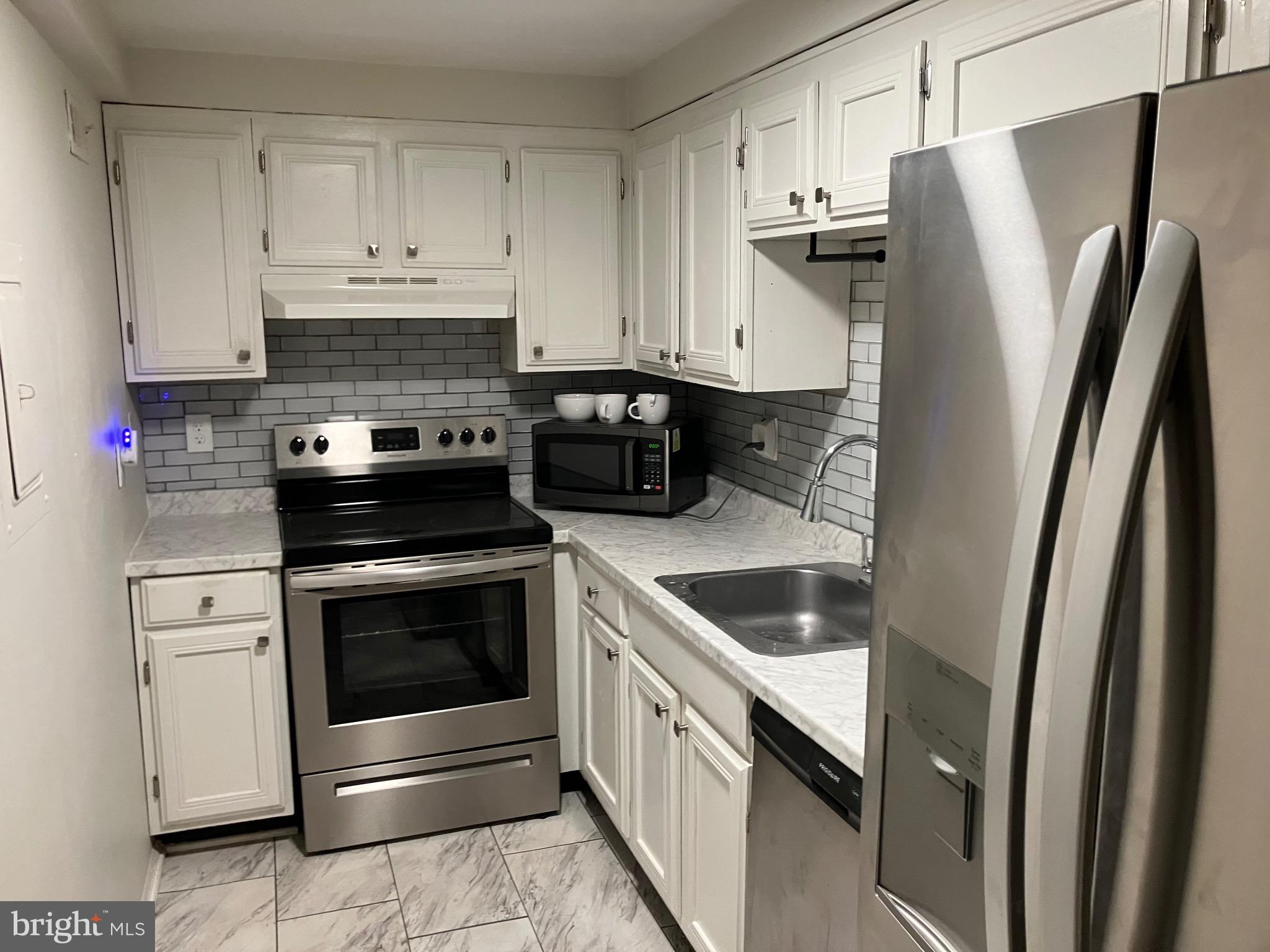 COLONIES AT MCLEAN - Residential Lease