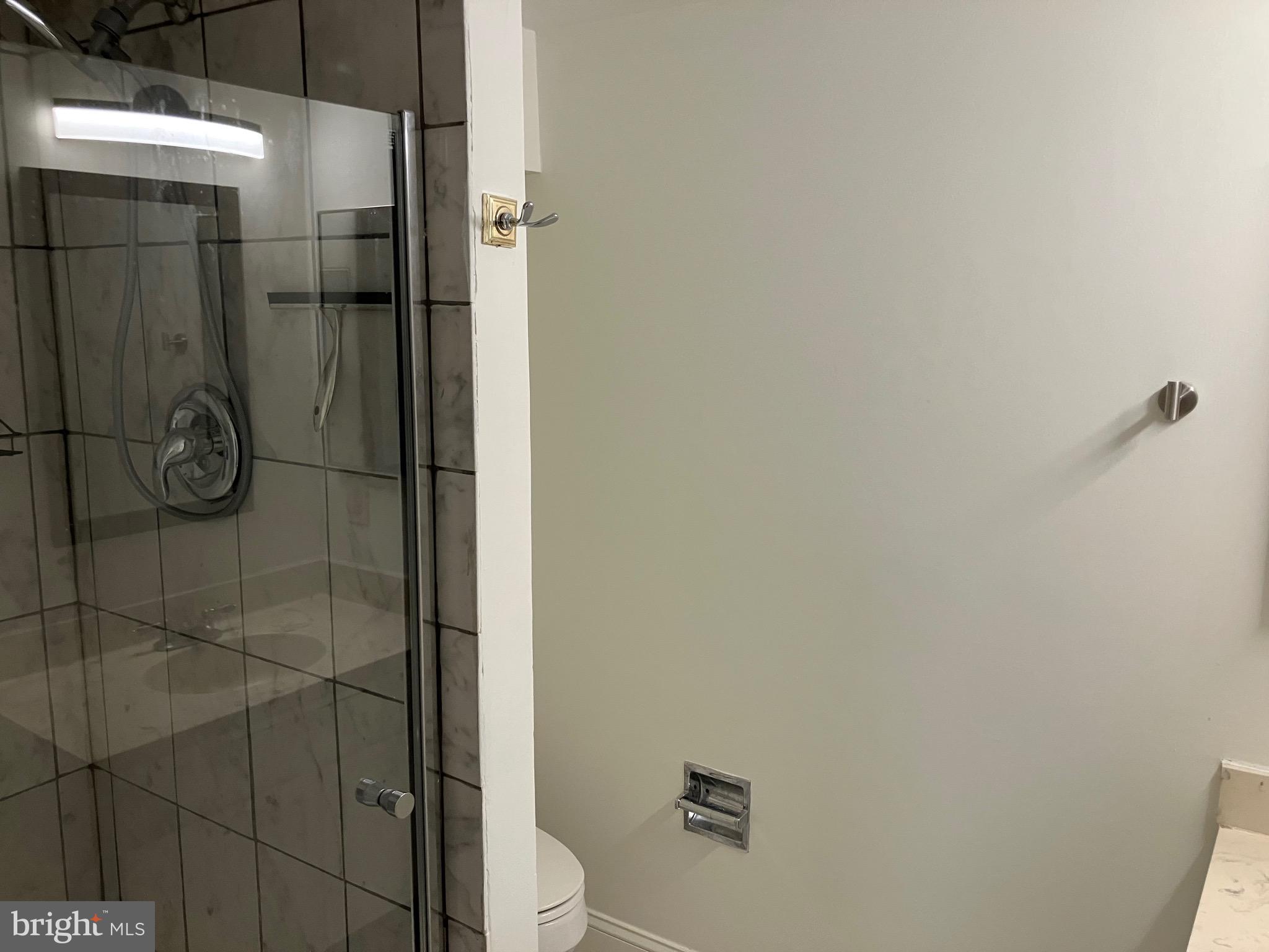 COLONIES AT MCLEAN - Residential Lease