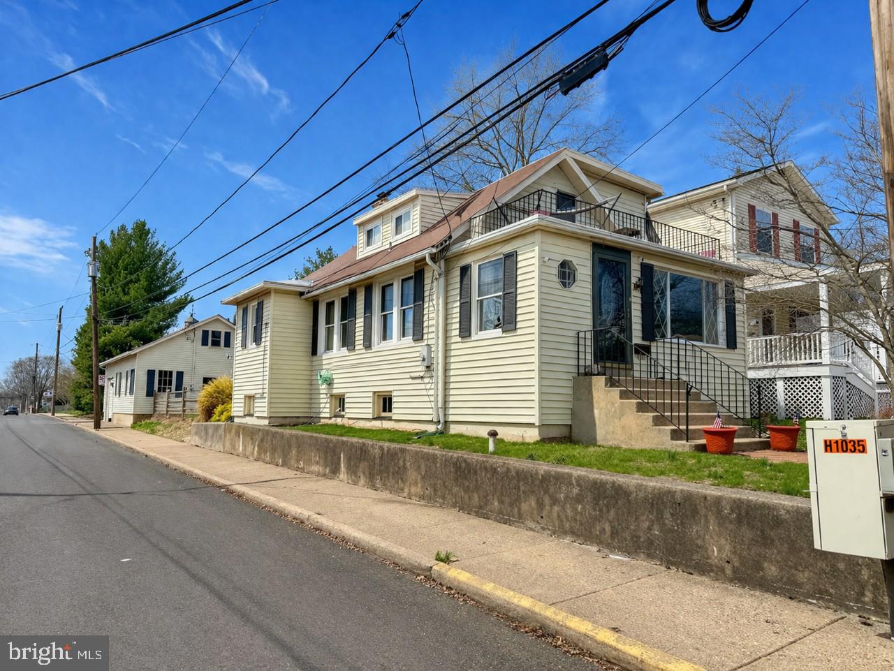 202 N WASHINGTON STREET