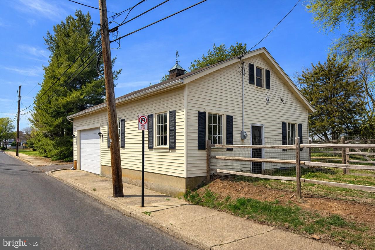 202 N WASHINGTON STREET