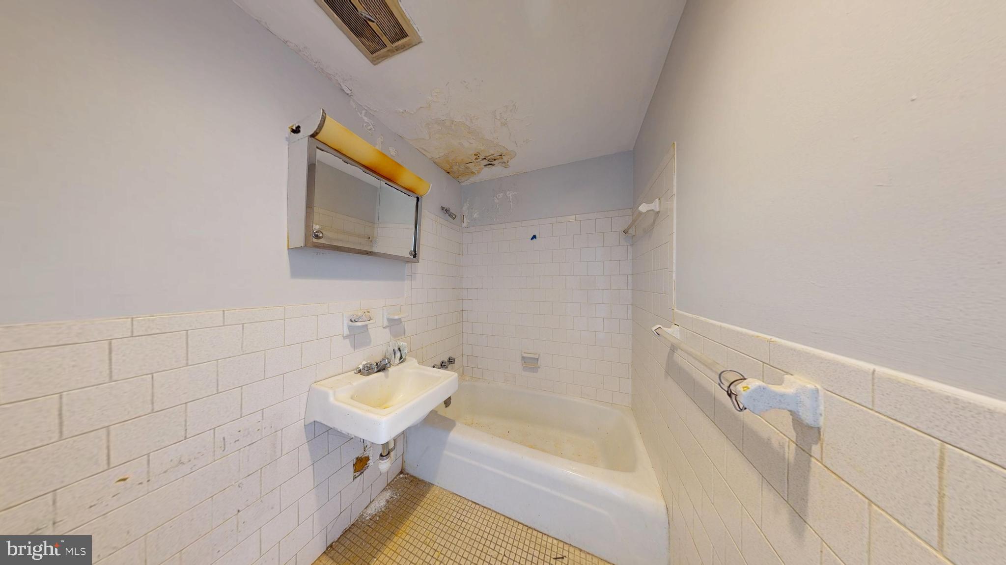 FORTY SIX HUNDRED - Residential