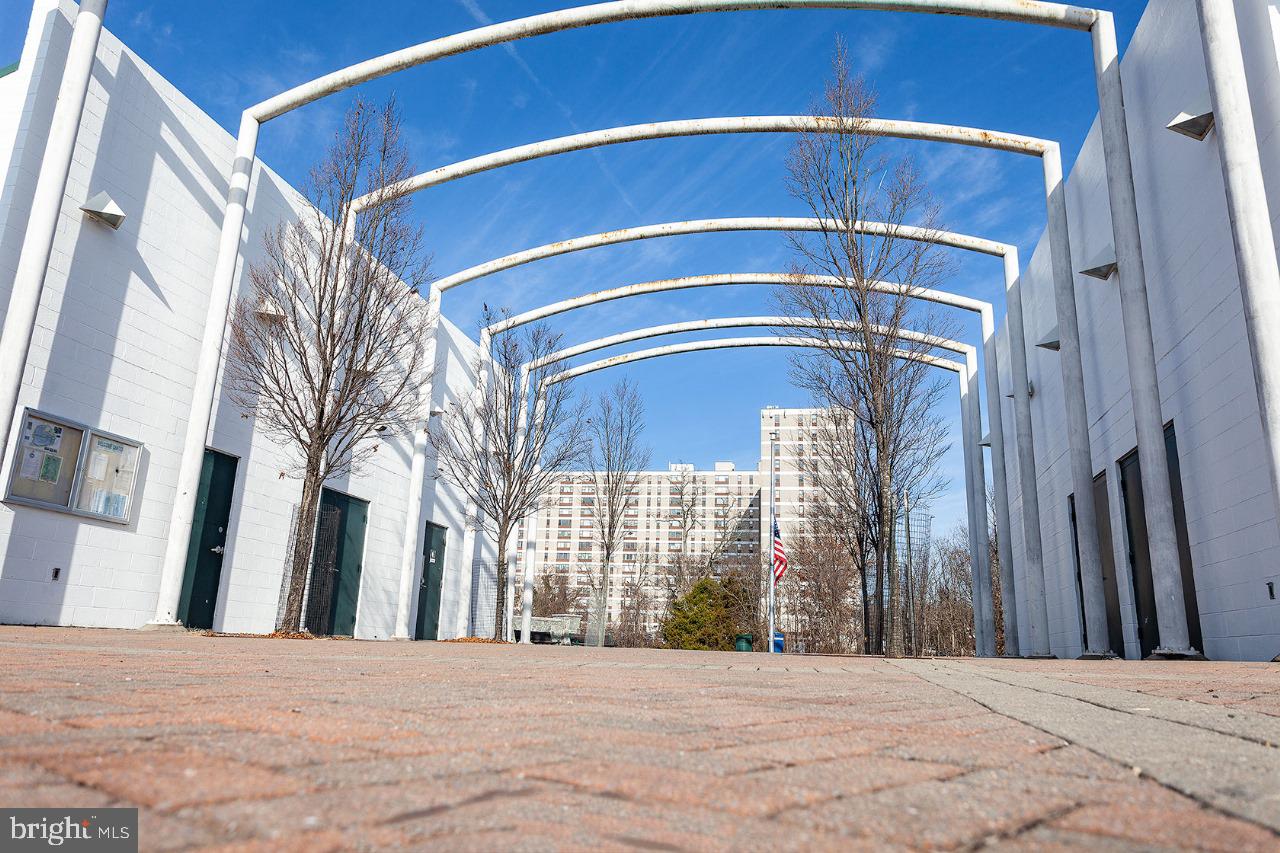 FORTY SIX HUNDRED - Residential