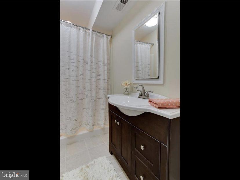 LOCUST POINT - Residential Lease