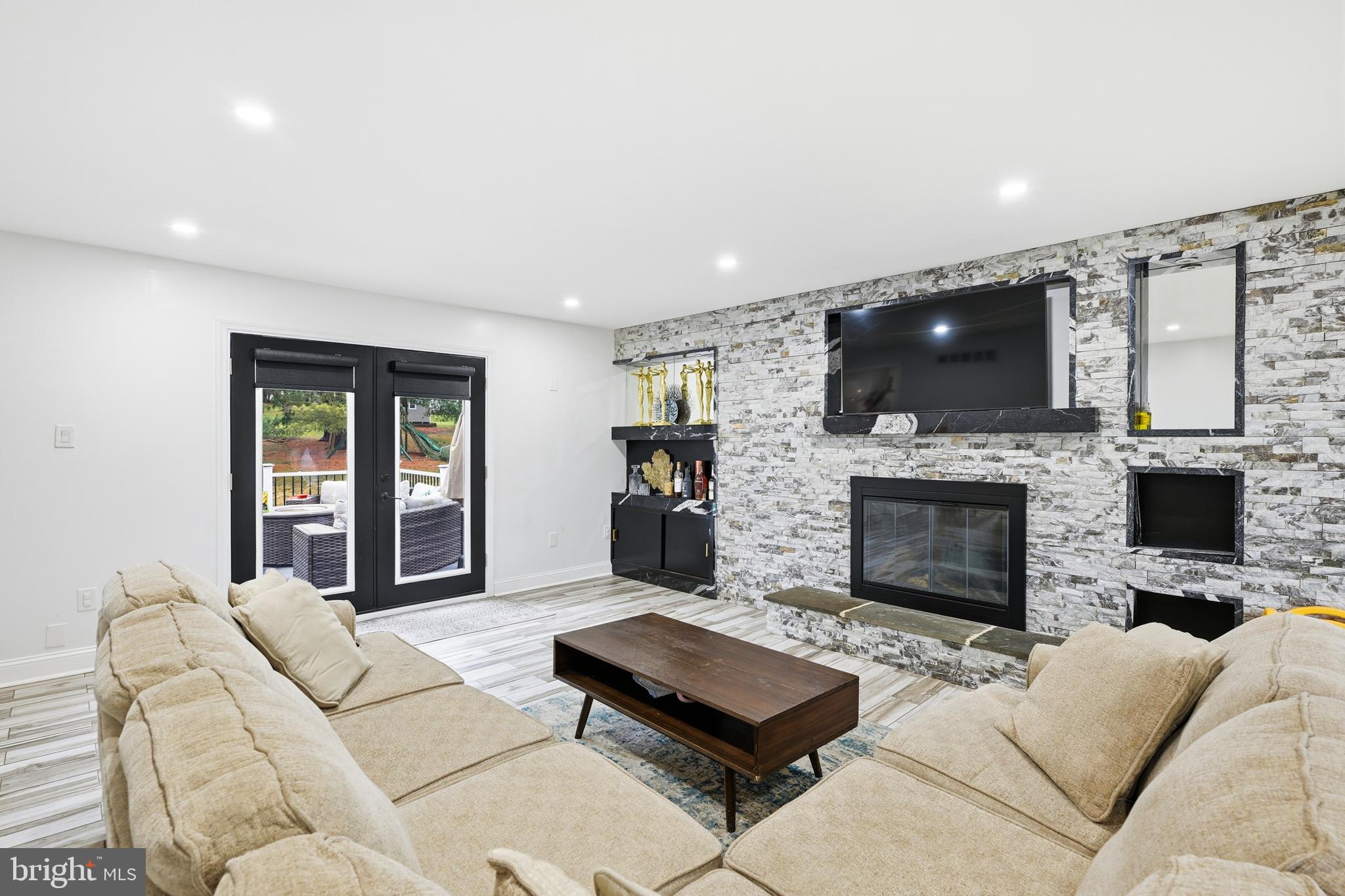 SUNNYSIDE FARMS - Residential