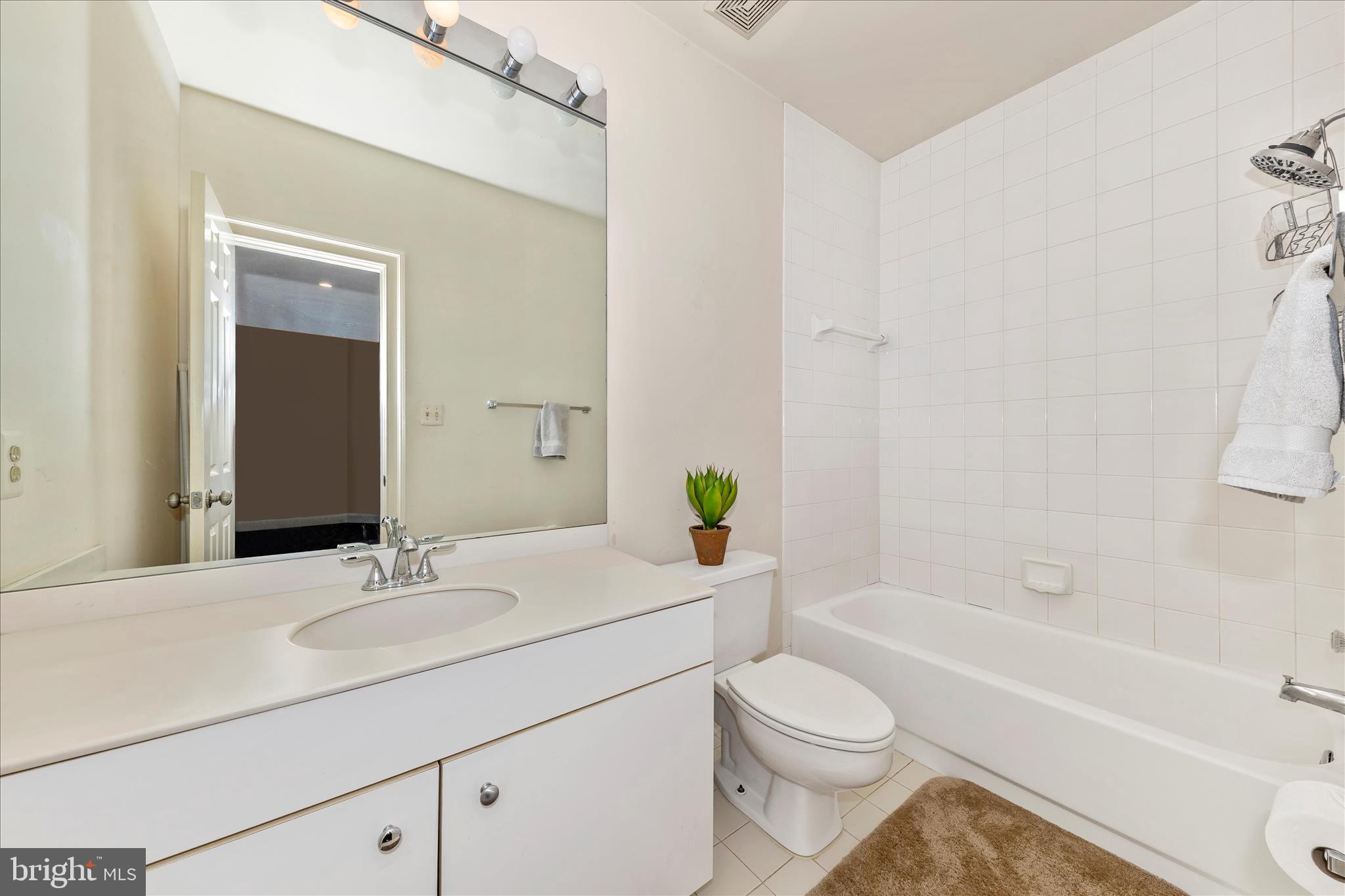 AVENEL - Residential Lease