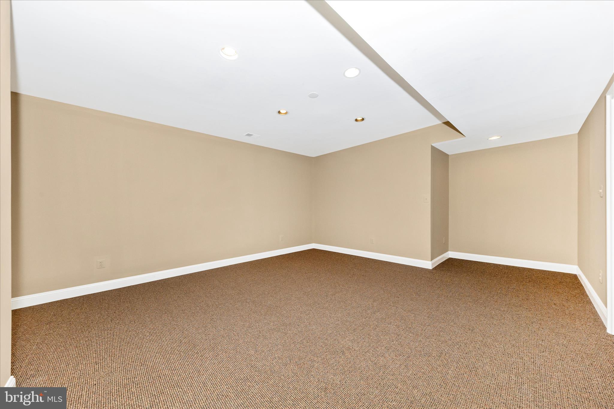 AVENEL - Residential Lease