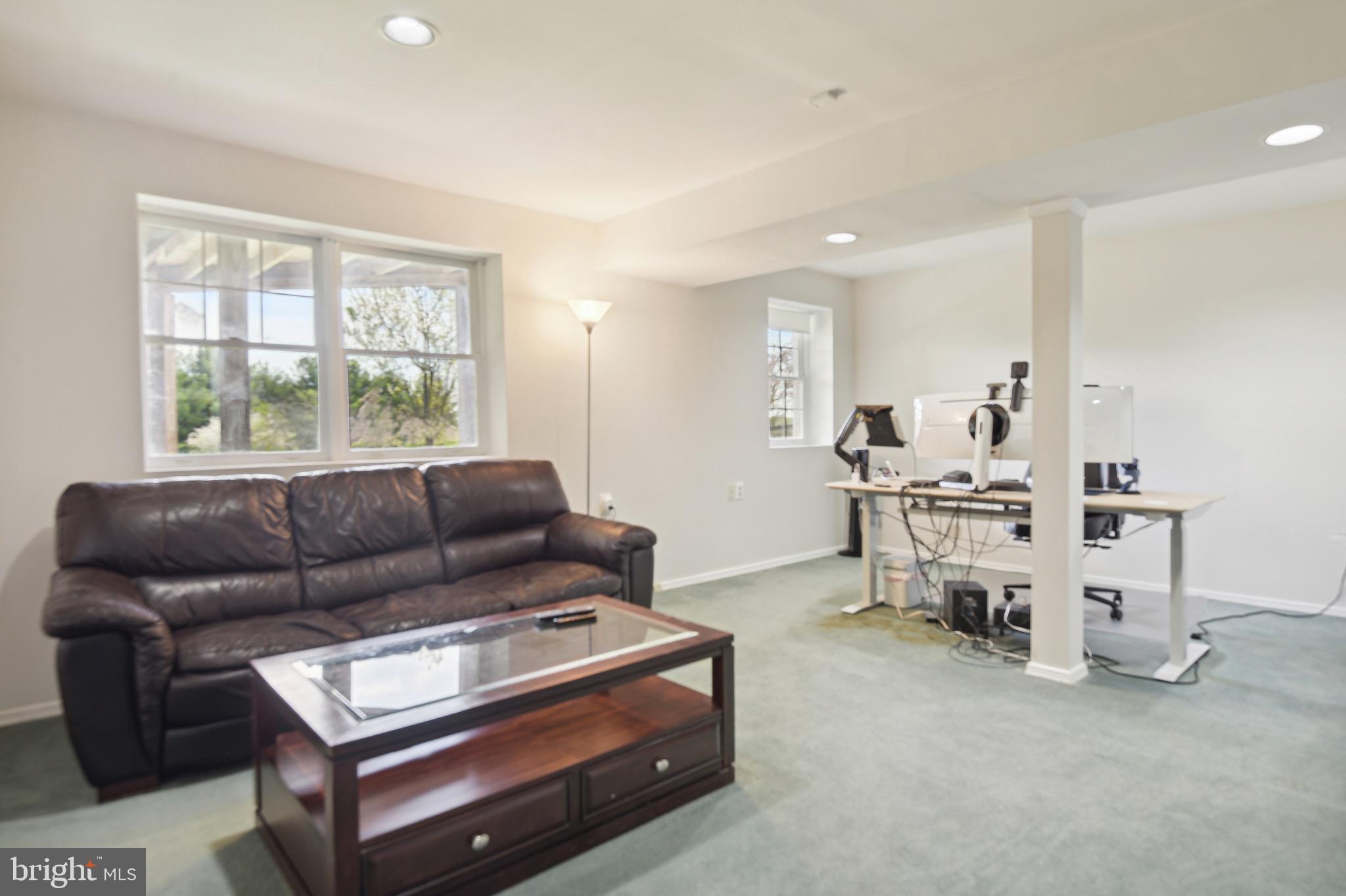 HUNTING HILLS WOODS - Residential