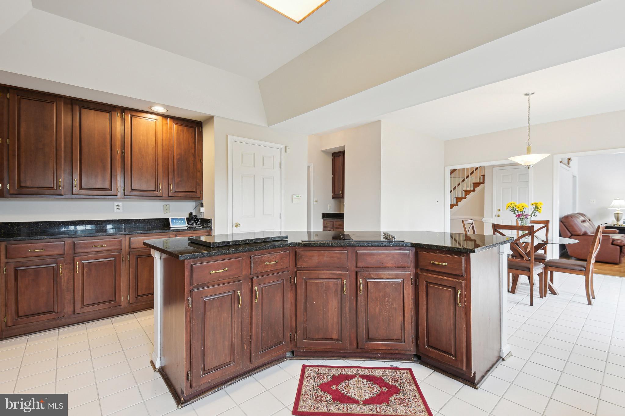 HUNTING HILLS WOODS - Residential