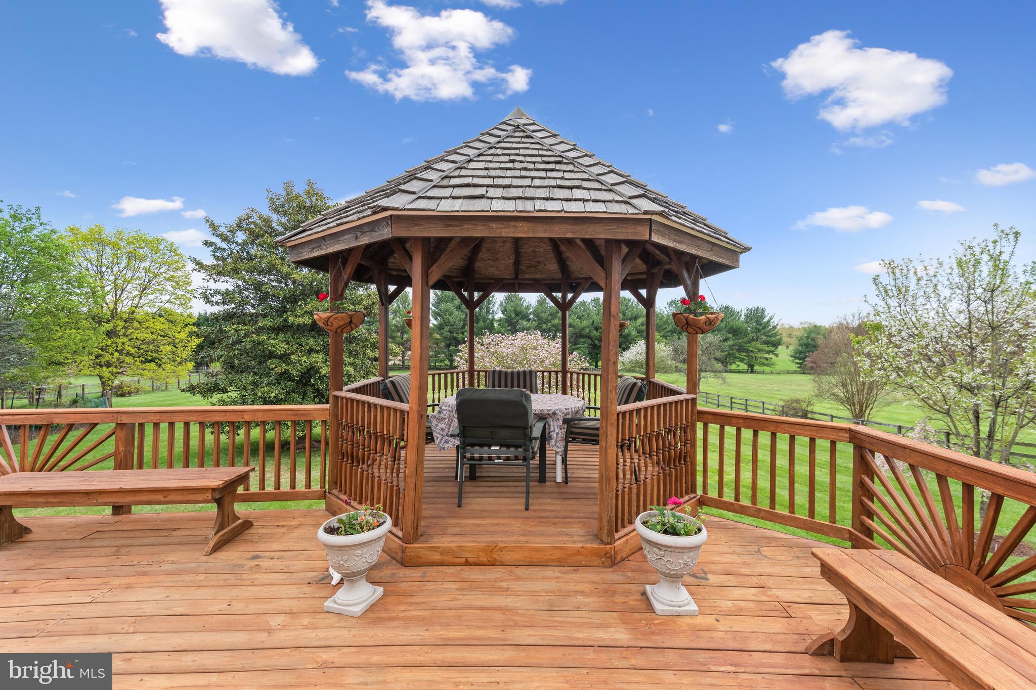 HUNTING HILLS WOODS - Residential