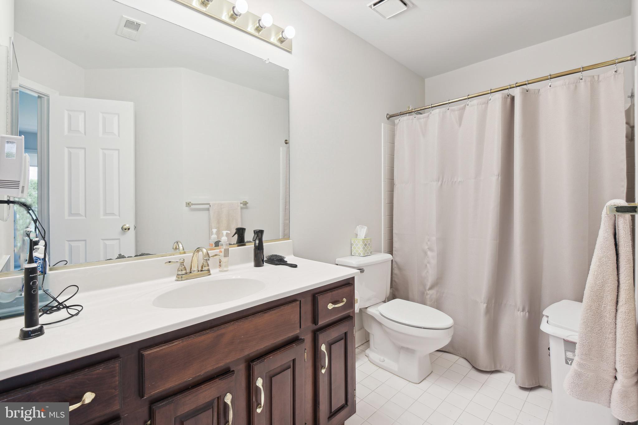 HUNTING HILLS WOODS - Residential