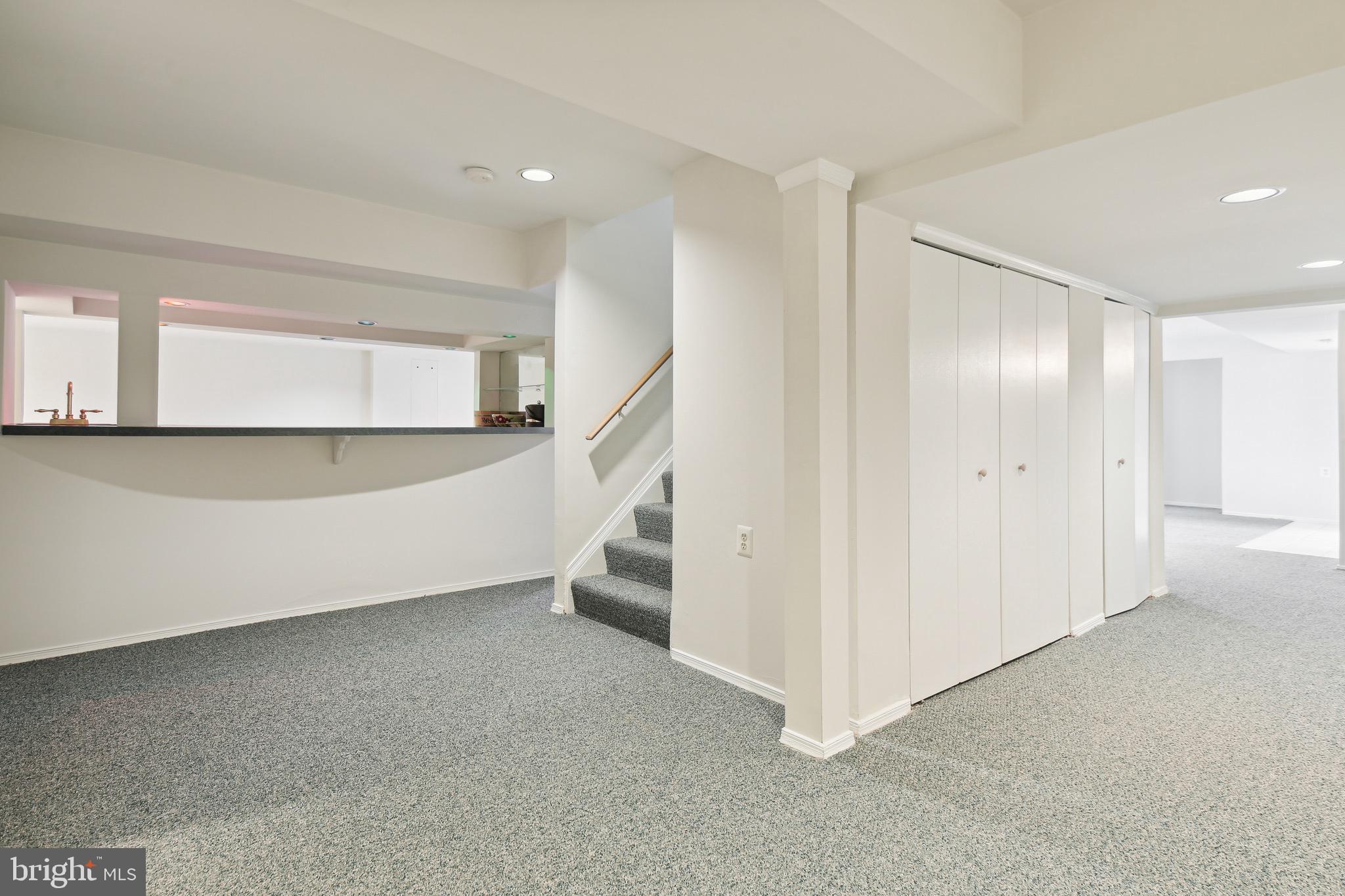 HUNTING HILLS WOODS - Residential