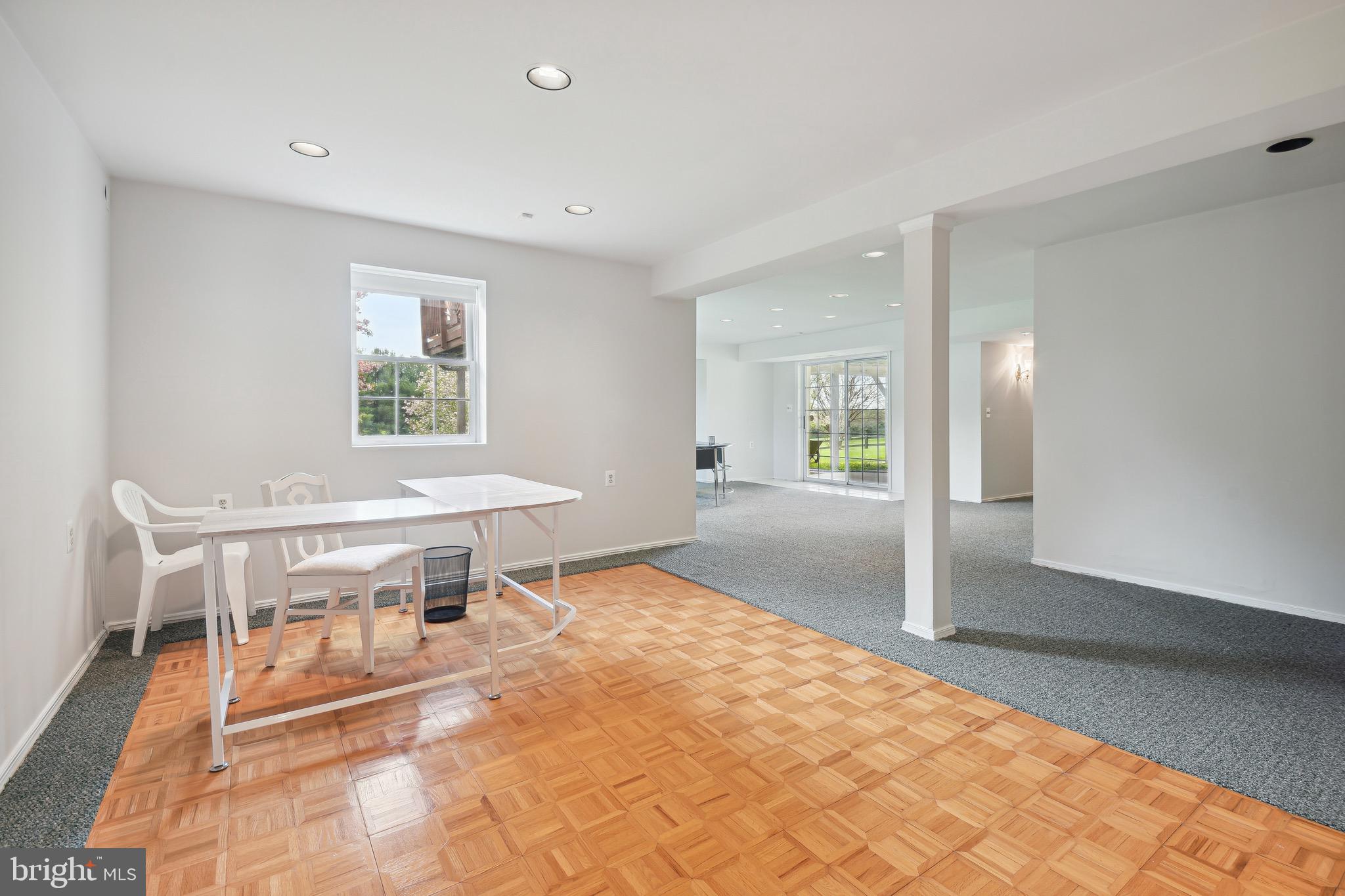 HUNTING HILLS WOODS - Residential