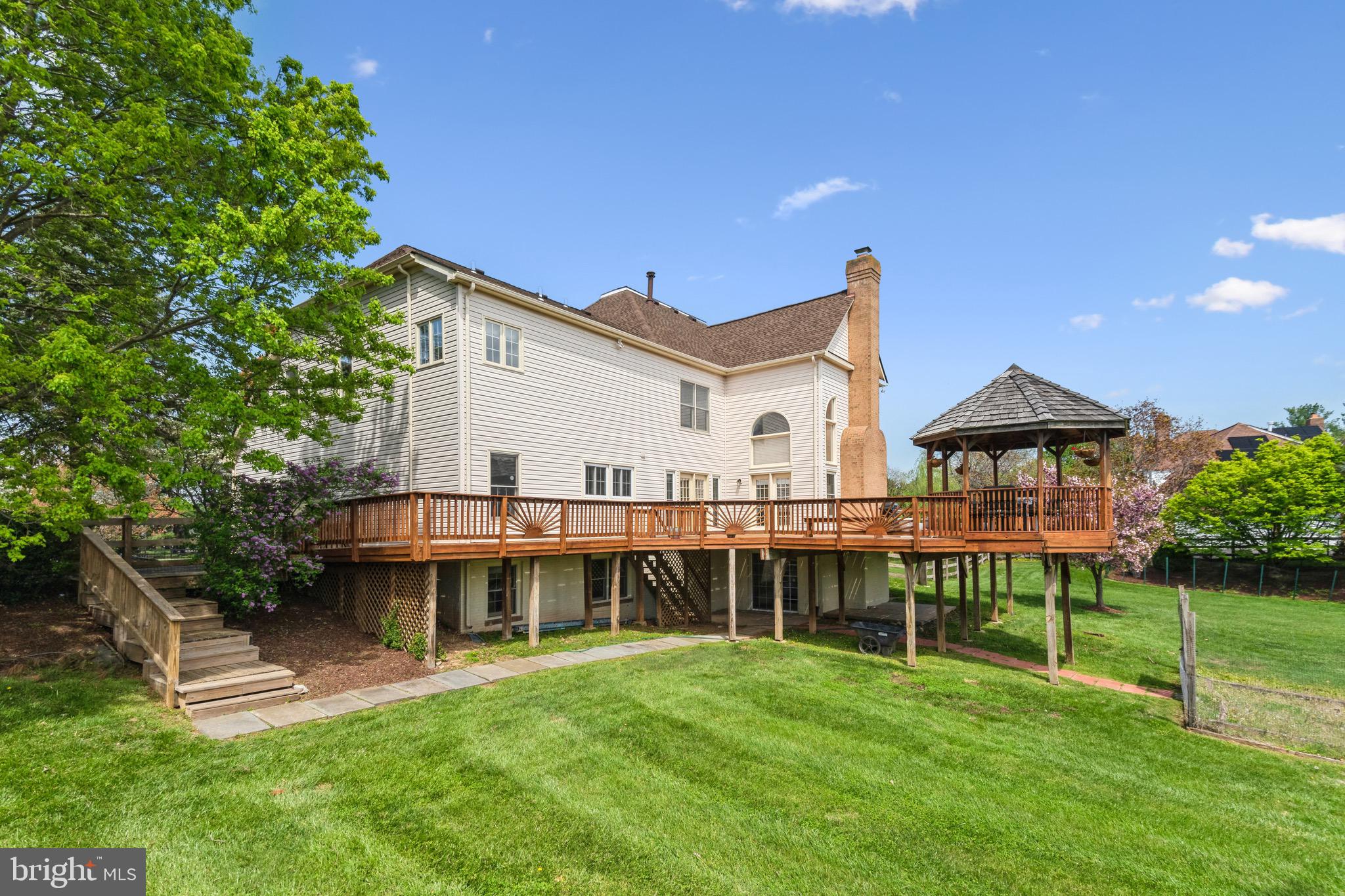 HUNTING HILLS WOODS - Residential