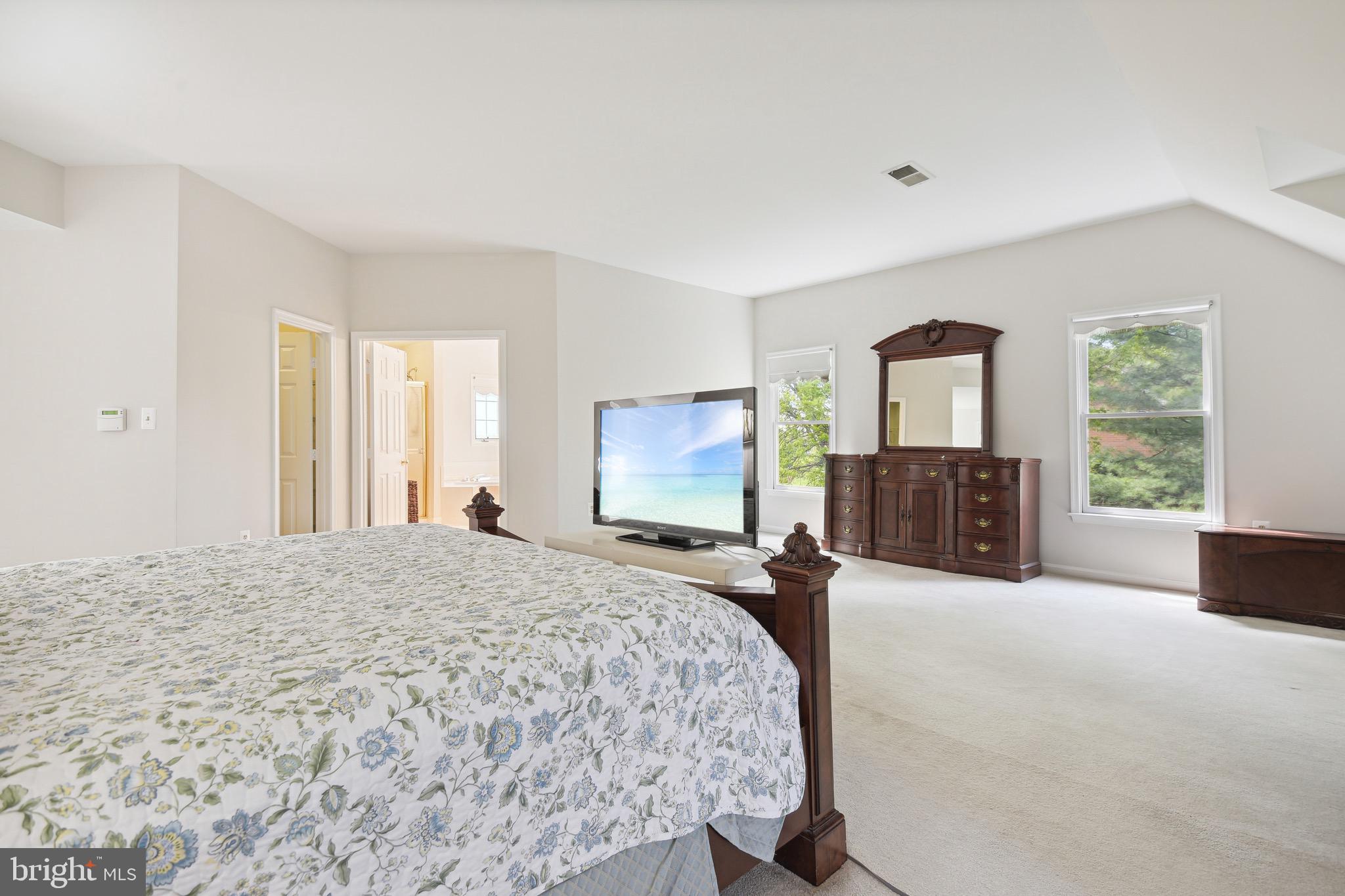 HUNTING HILLS WOODS - Residential