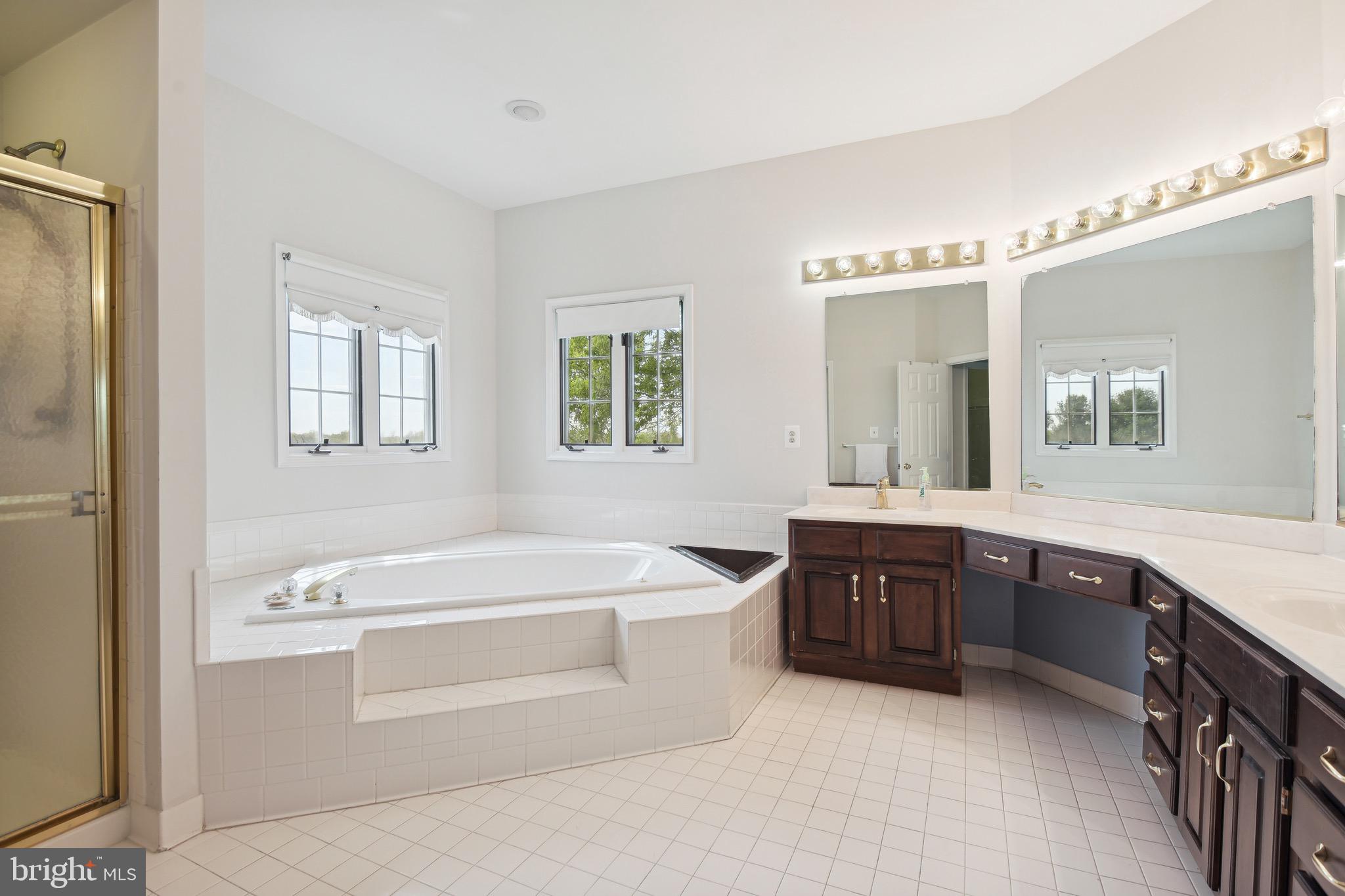 HUNTING HILLS WOODS - Residential