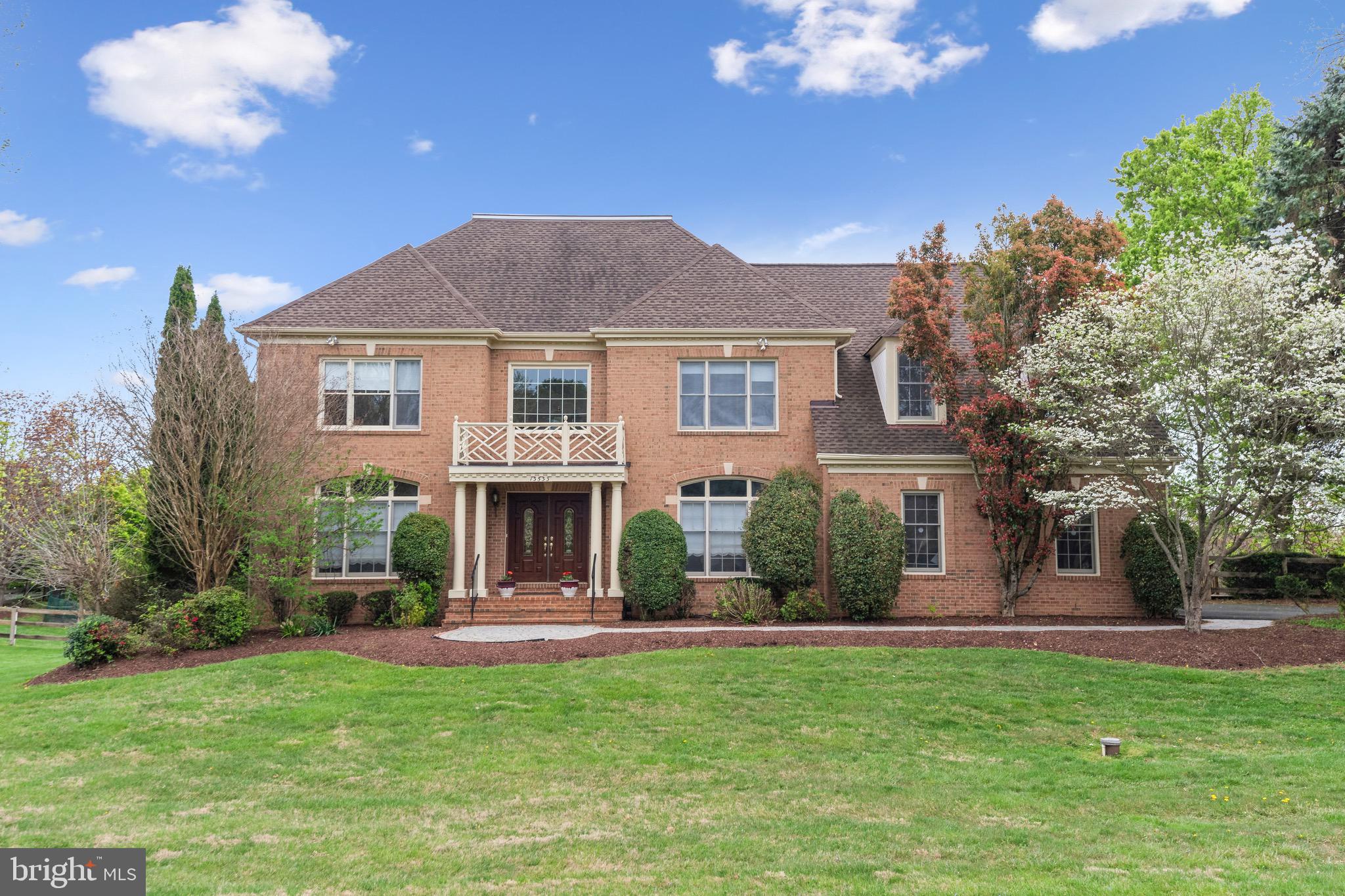 HUNTING HILLS WOODS - Residential