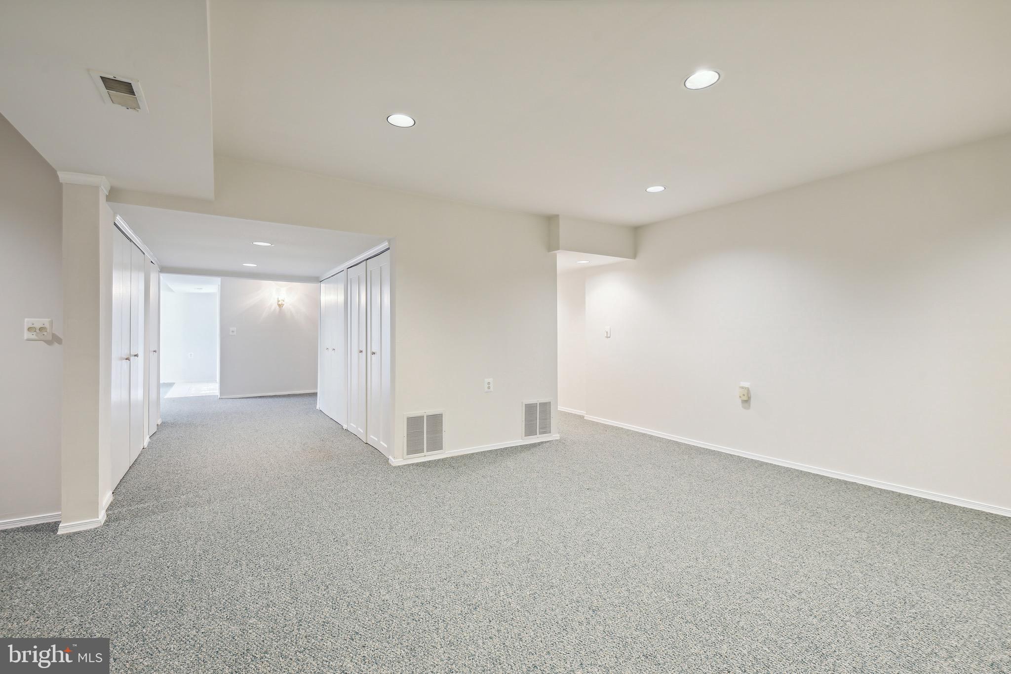 HUNTING HILLS WOODS - Residential