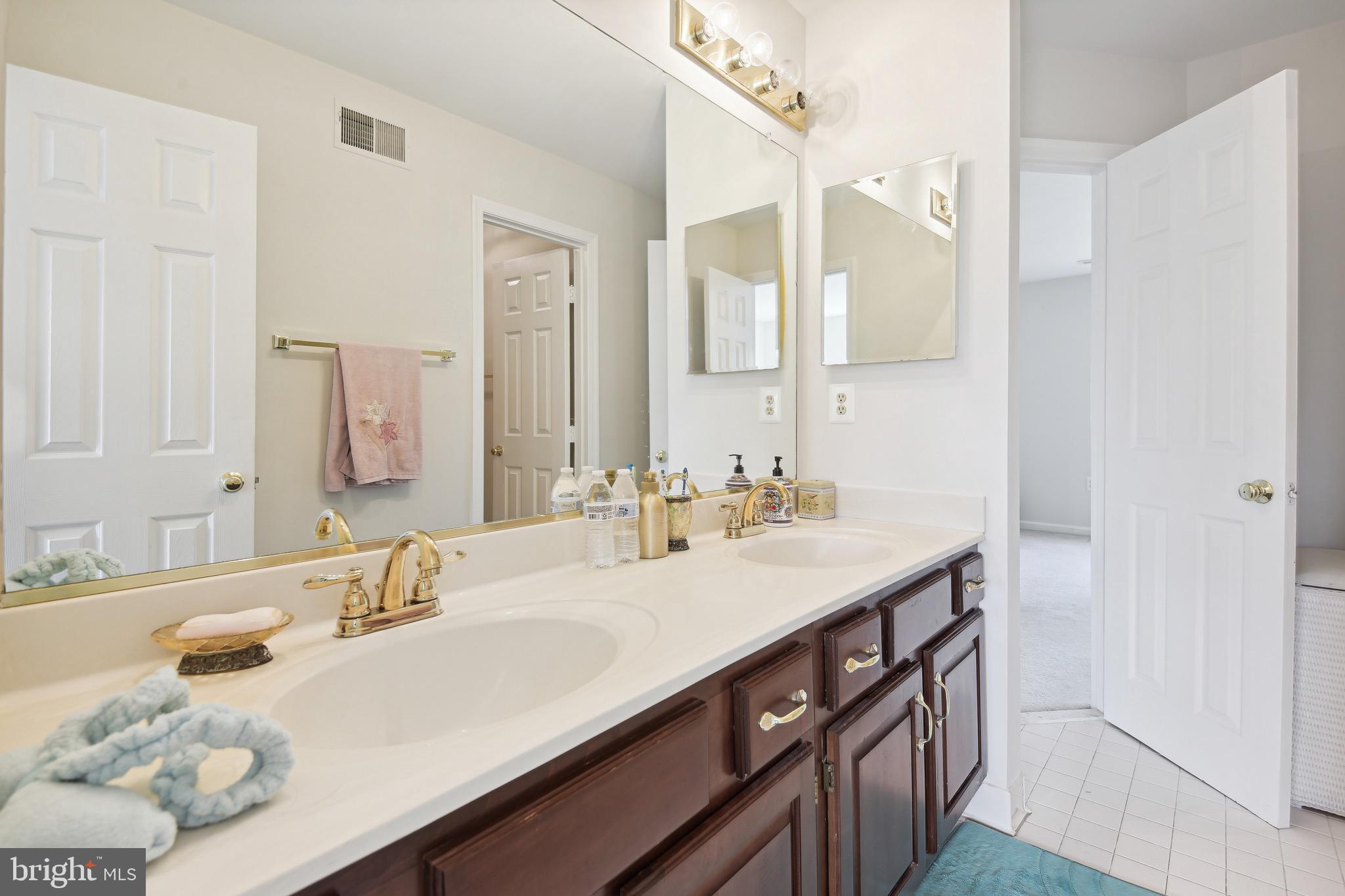 HUNTING HILLS WOODS - Residential