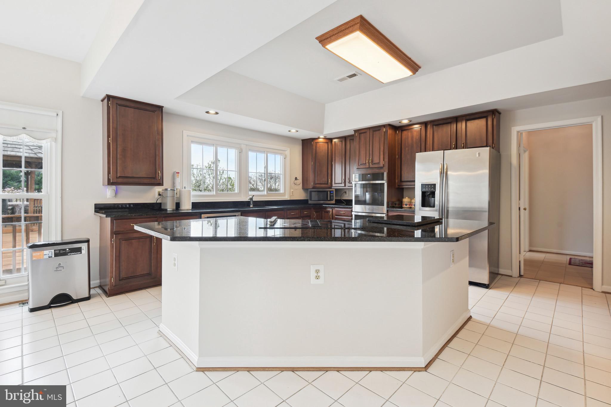 HUNTING HILLS WOODS - Residential