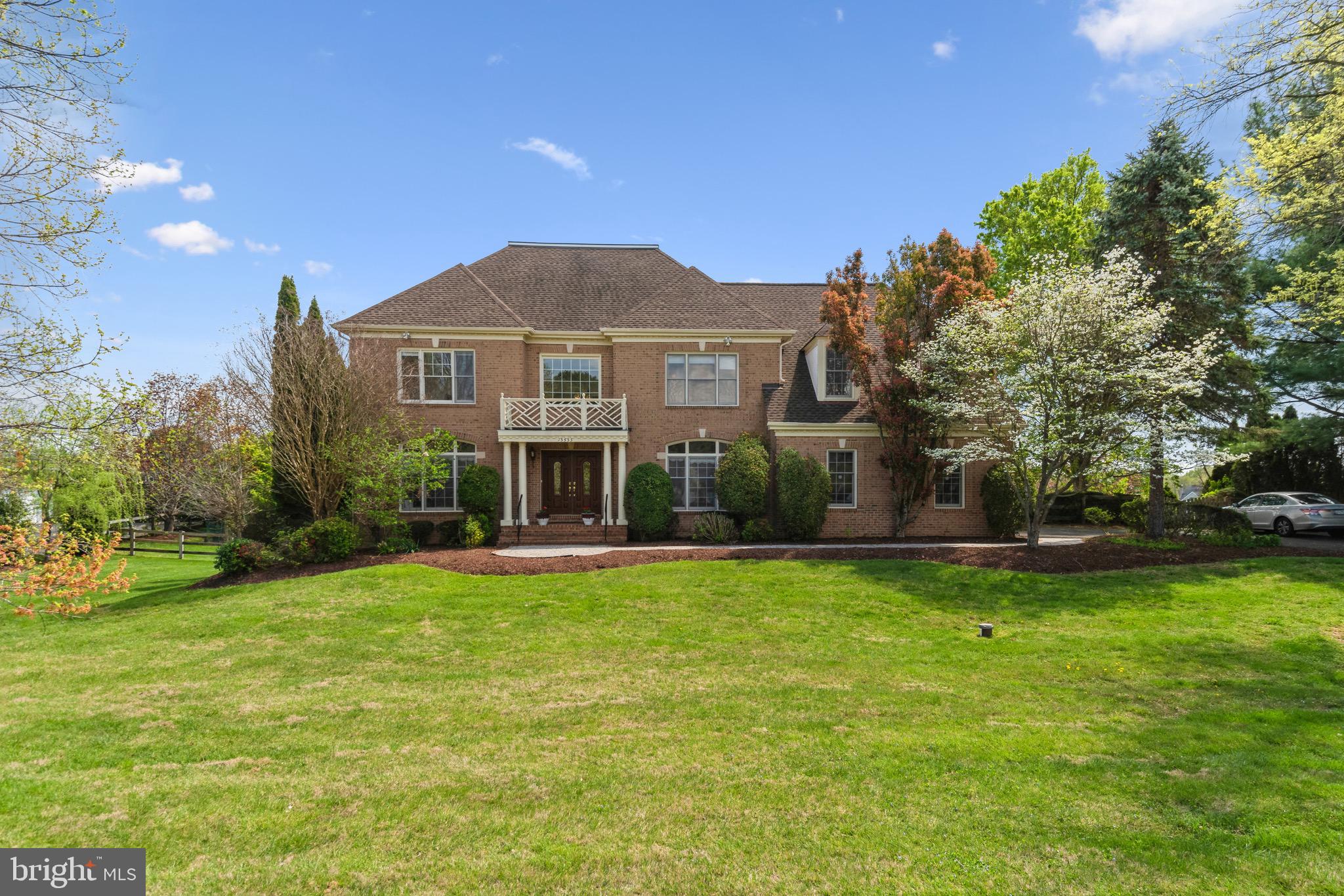 HUNTING HILLS WOODS - Residential