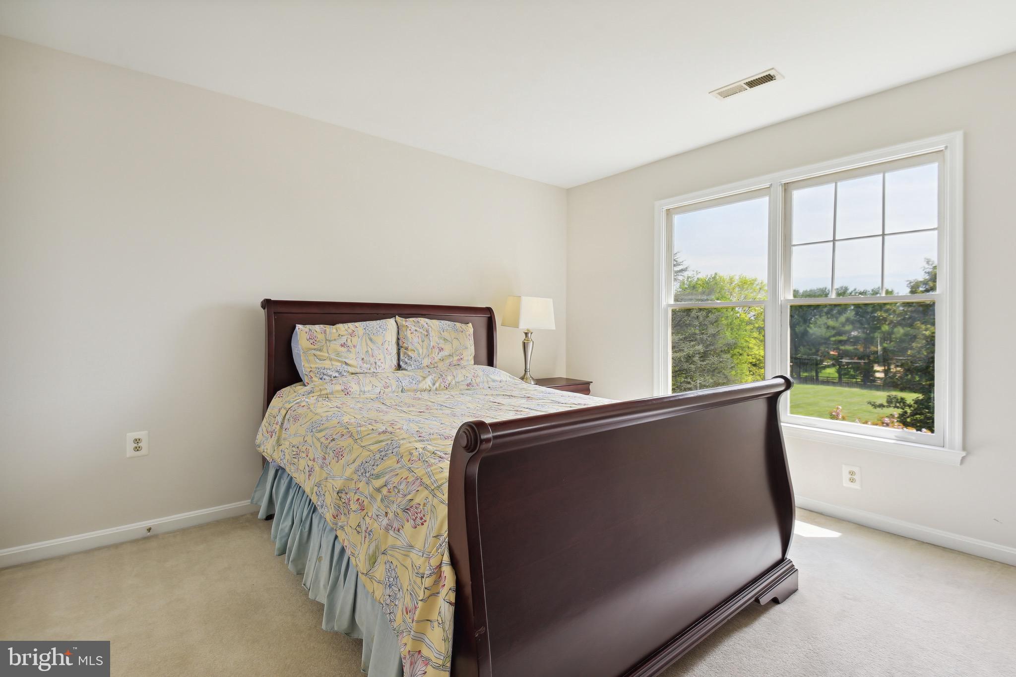 HUNTING HILLS WOODS - Residential