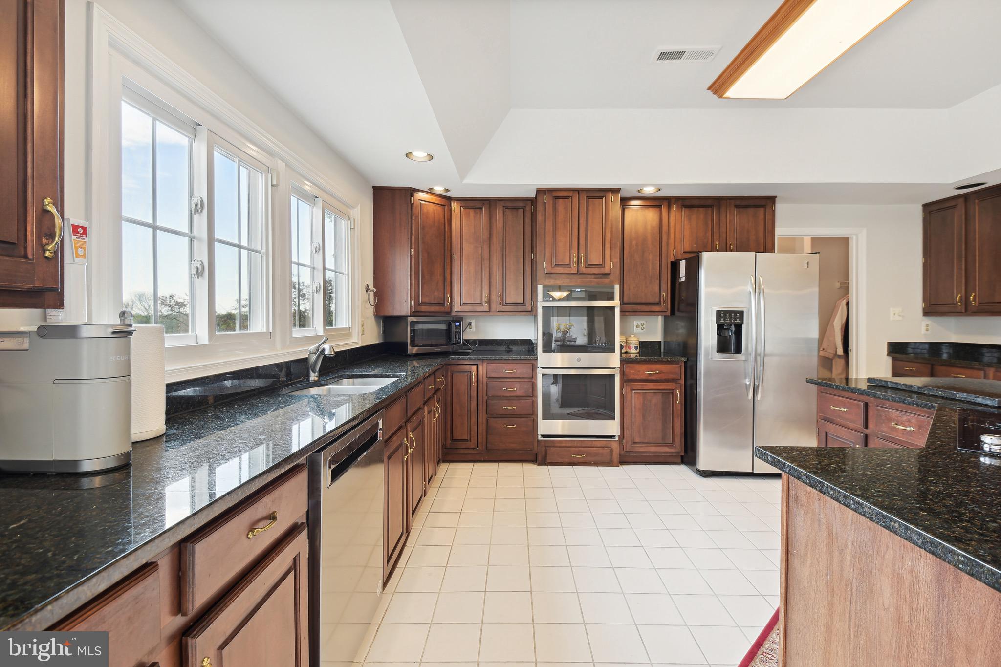 HUNTING HILLS WOODS - Residential