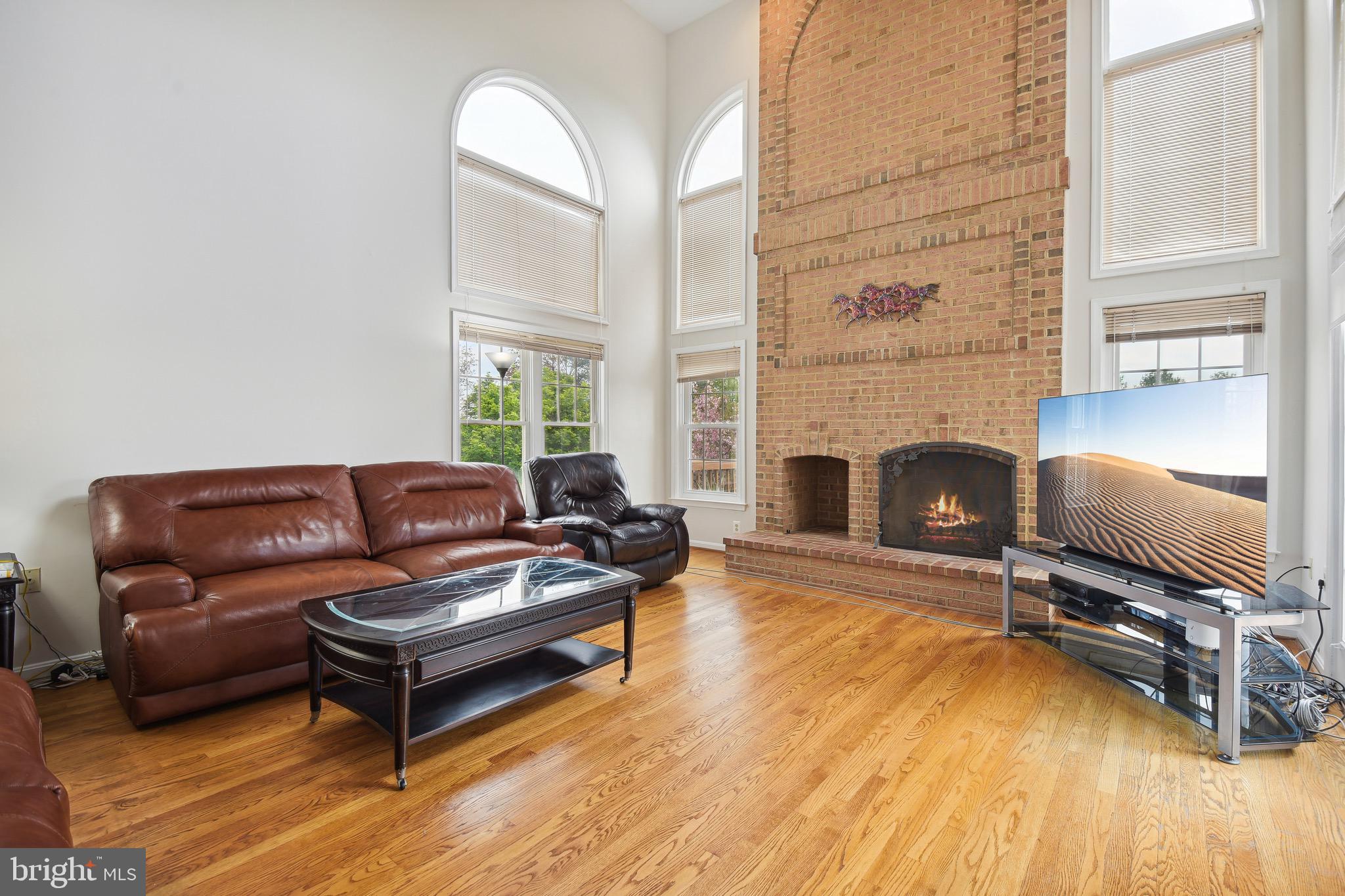 HUNTING HILLS WOODS - Residential