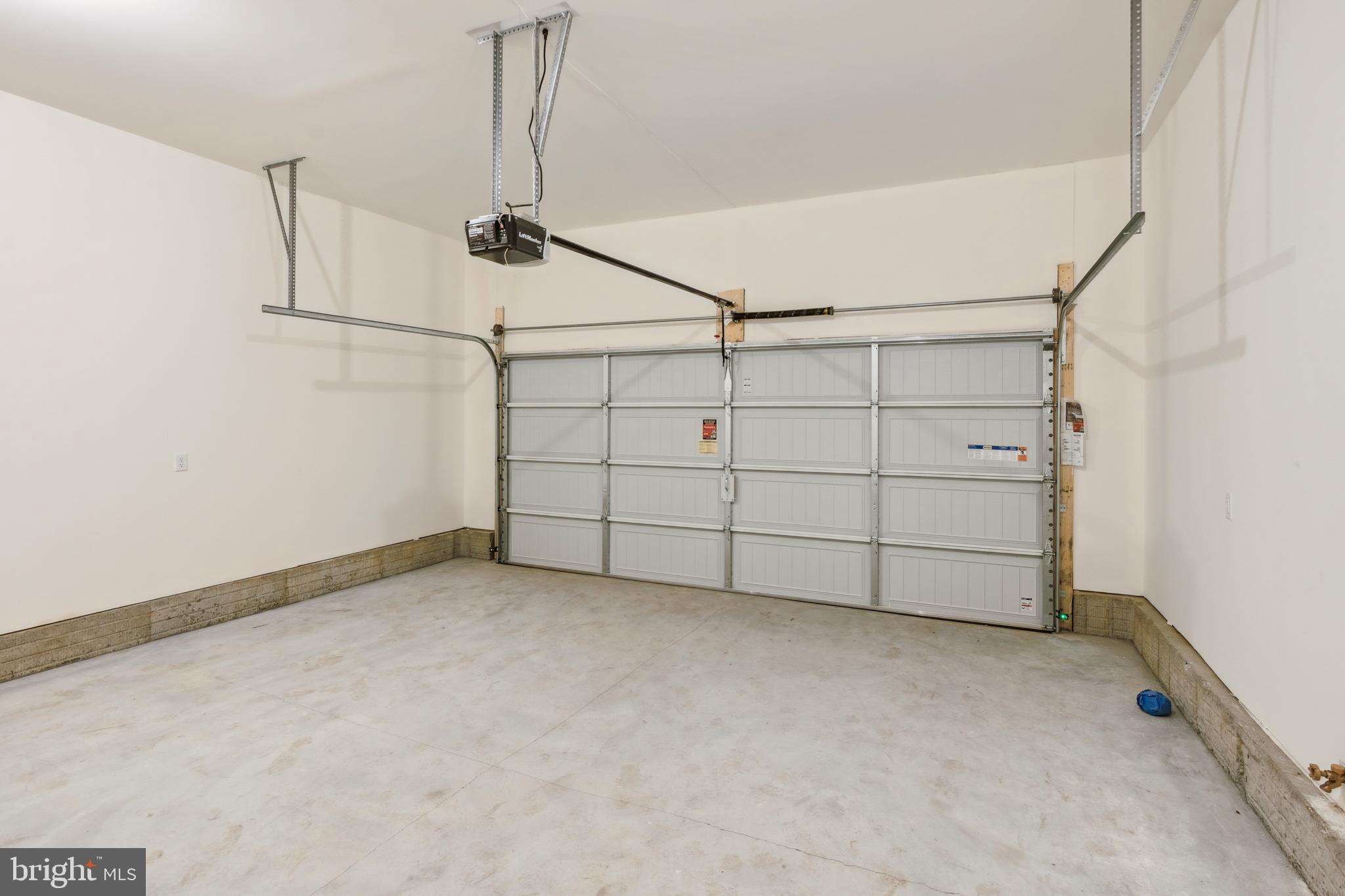 KINGS COURT AT BROWNSTONE - Residential