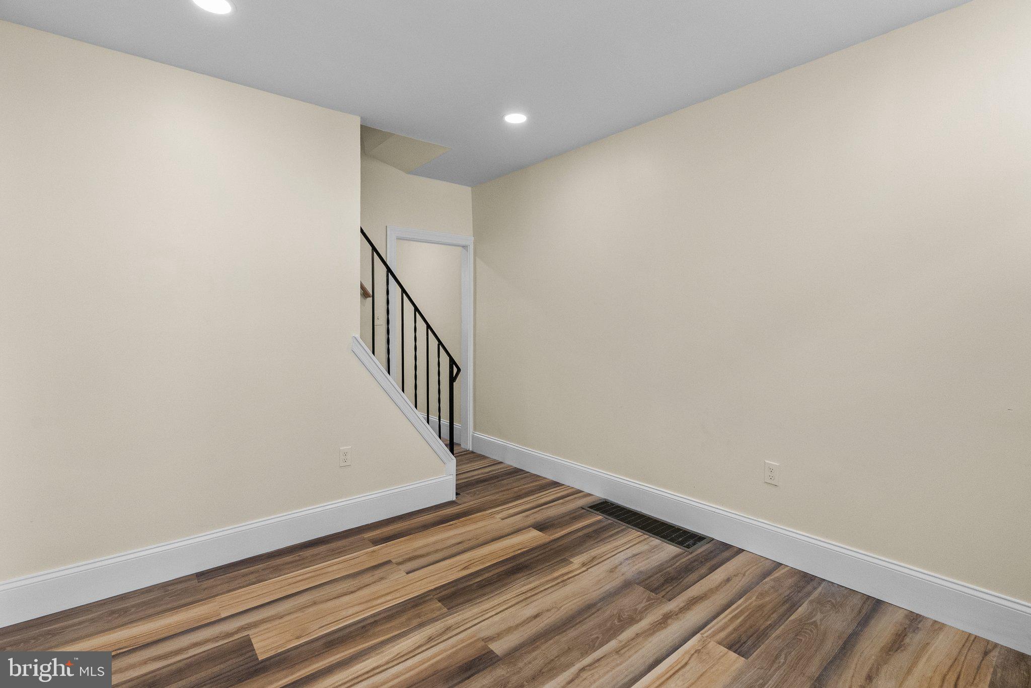 1611 N CADWALLADER STREET