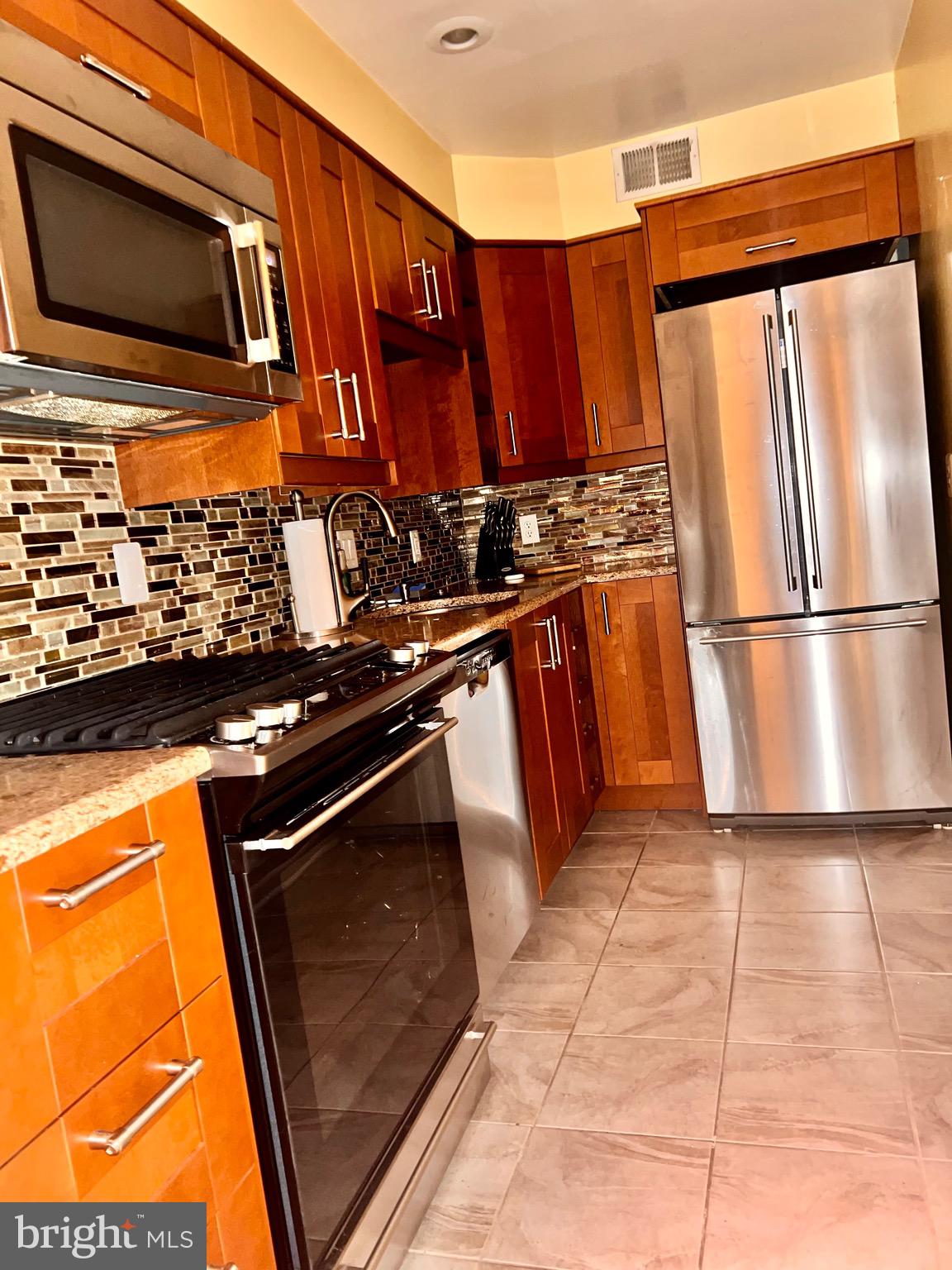 3066 PINEVIEW COURT NE