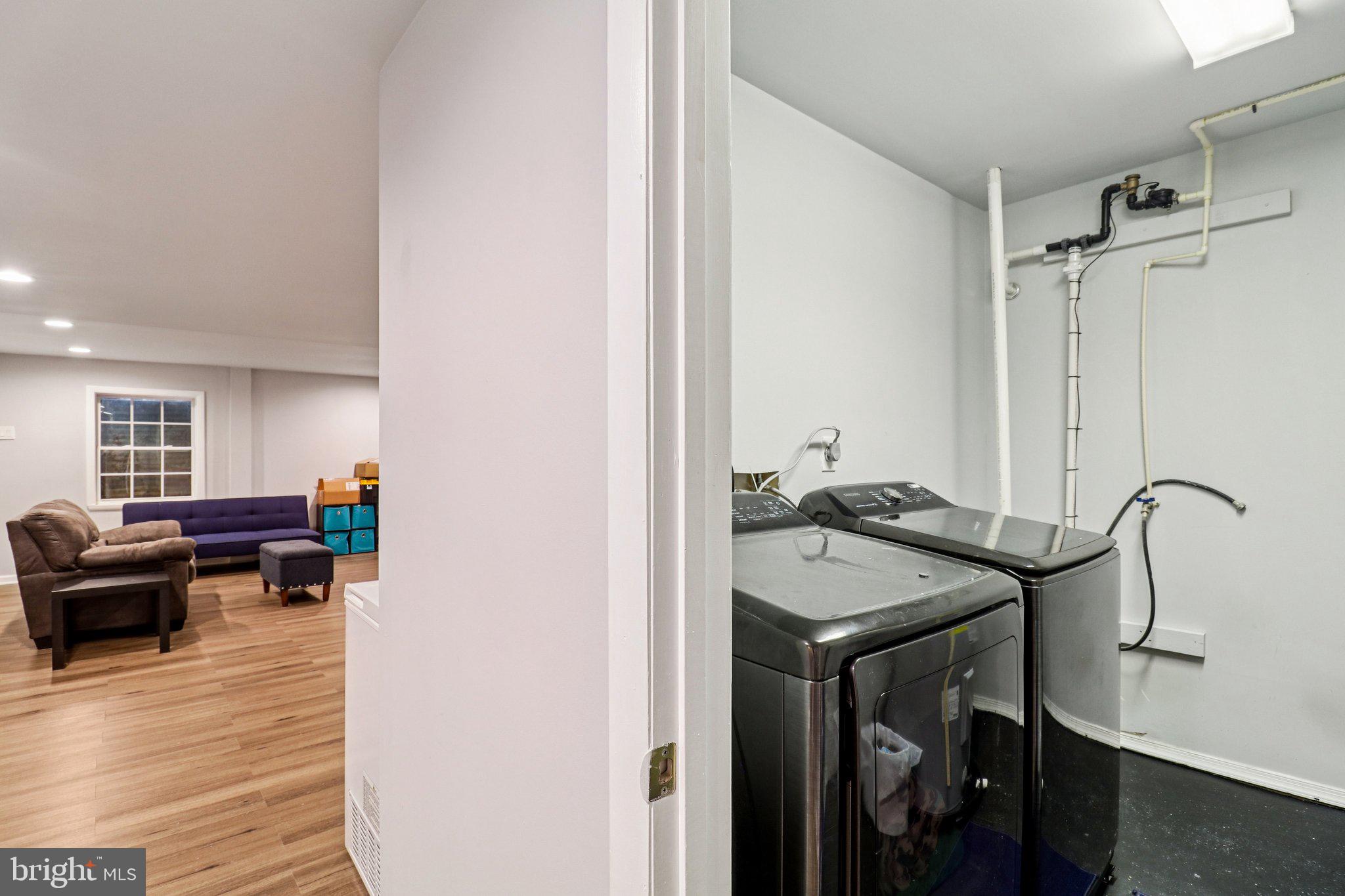 GREEN OAK TOWNES - Residential