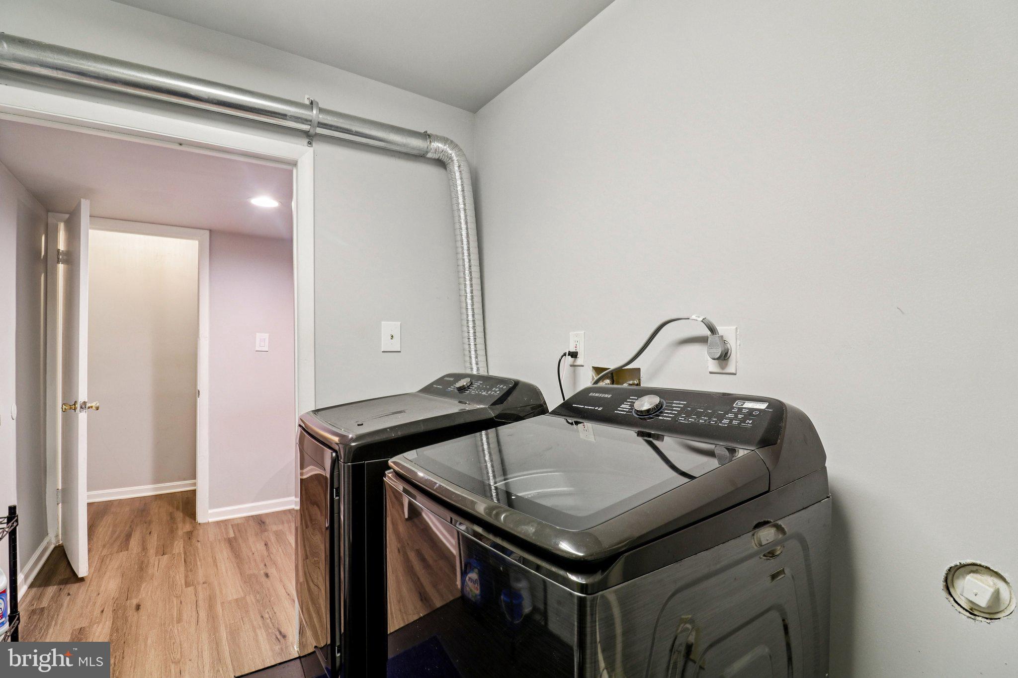 GREEN OAK TOWNES - Residential