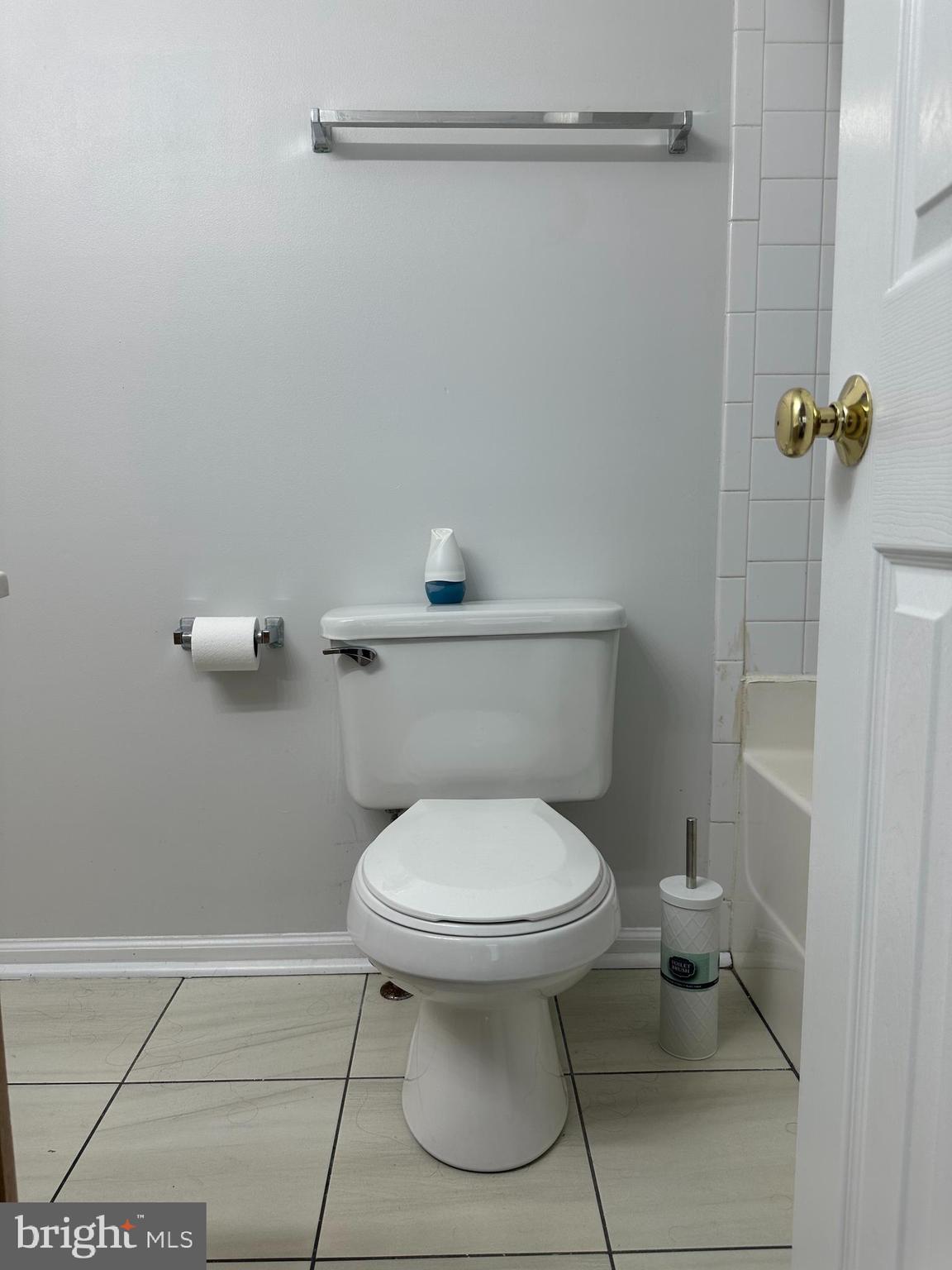 CHARLESTOWN COMMONS - Residential Lease