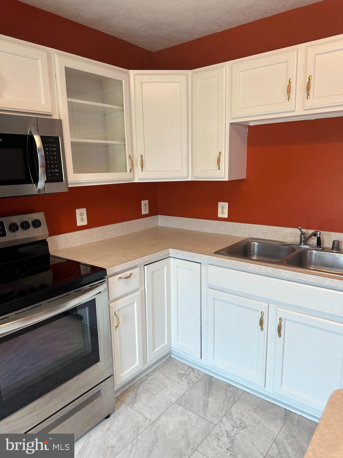 CHARLESTOWN COMMONS - Residential Lease