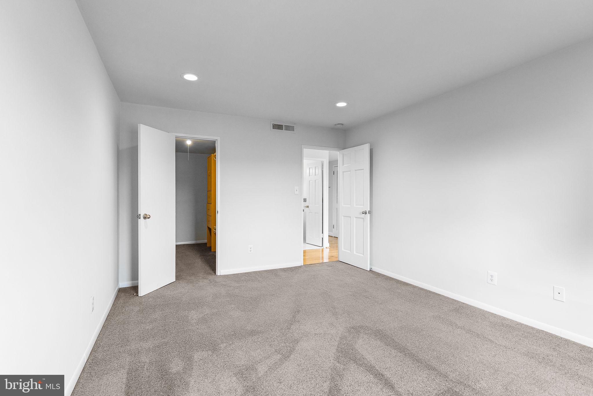 FORTY SIX HUNDRED - Residential