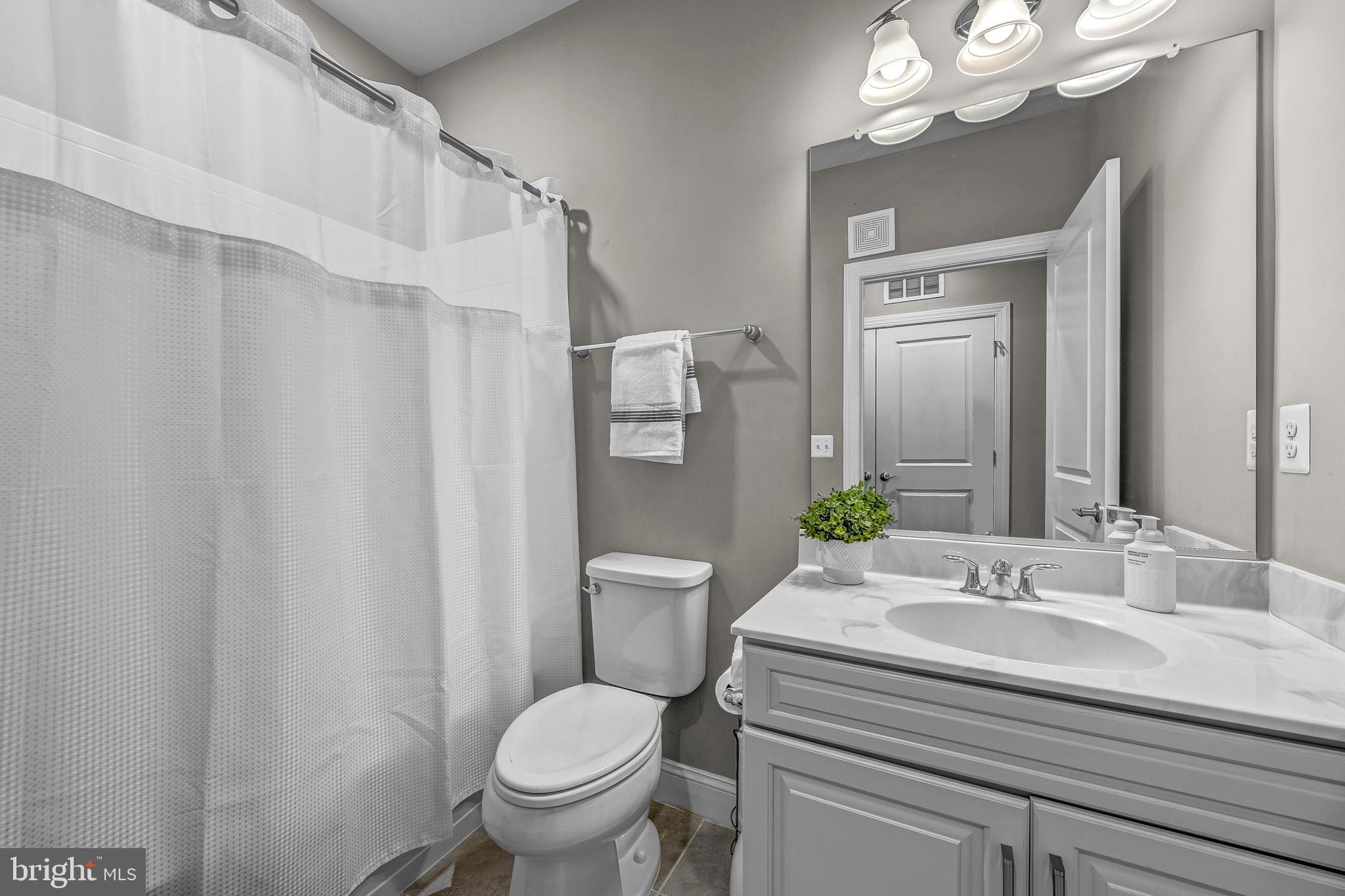 REGENCY AT ASHBURN - Residential