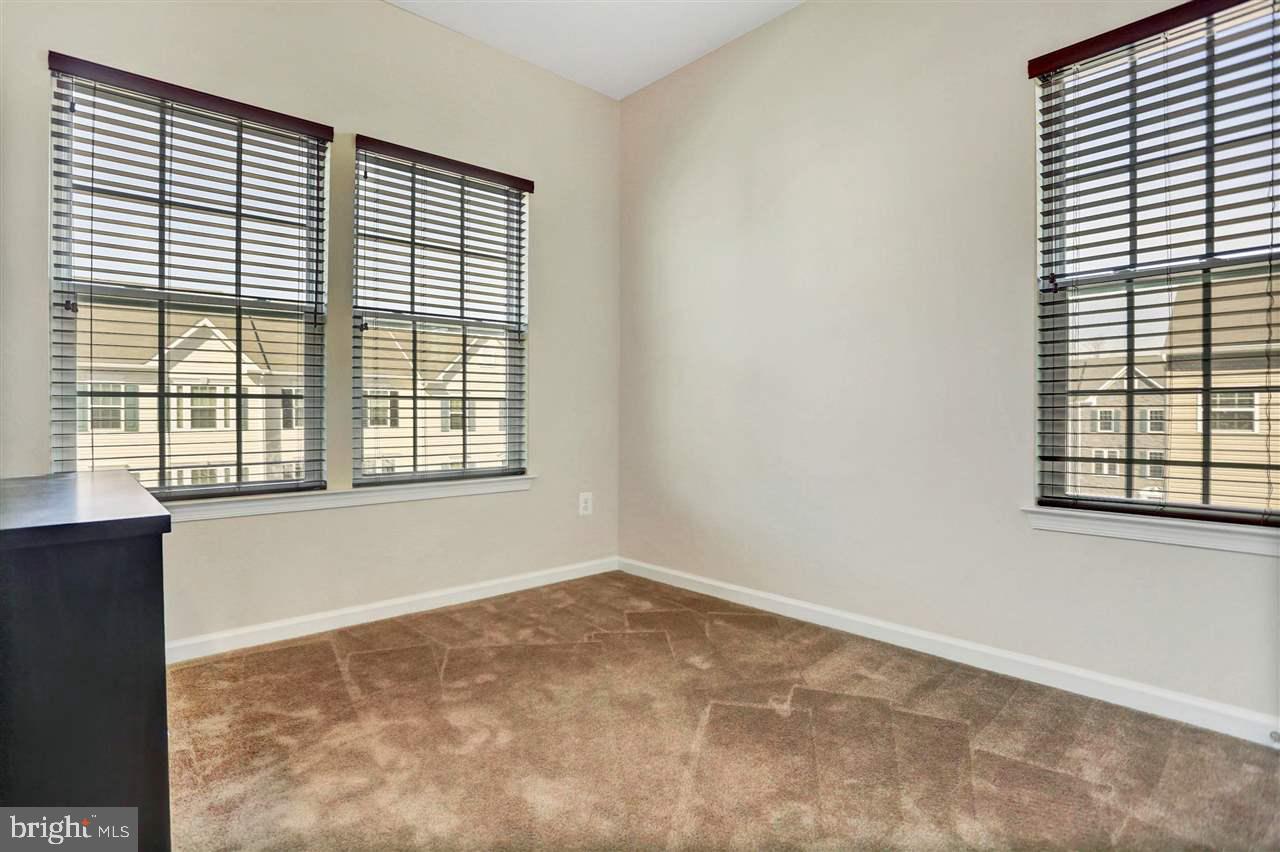 STONEGATE AT REGENTS GLEN - Residential
