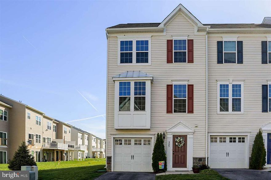 Beautiful end-unit townhome in gated golf-course community of Regent's Glen offers maintenance-free living at its best. Open floor plan is ideal for everyday and  entertaining family & friends. Living rm flows into kitchen w/center island, breakfast bar & dining area and leads to large deck w/stairs to access yard & common area. Family rm features gas fireplace and walkout for easy outdoor play. Community amenities include walking trails & access to York Rail Trail. Close to WellSpan York Hospital.