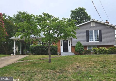 Photo of 5906 King James Drive, ALEXANDRIA, VA 22310 (MLS # VAFX2327374)